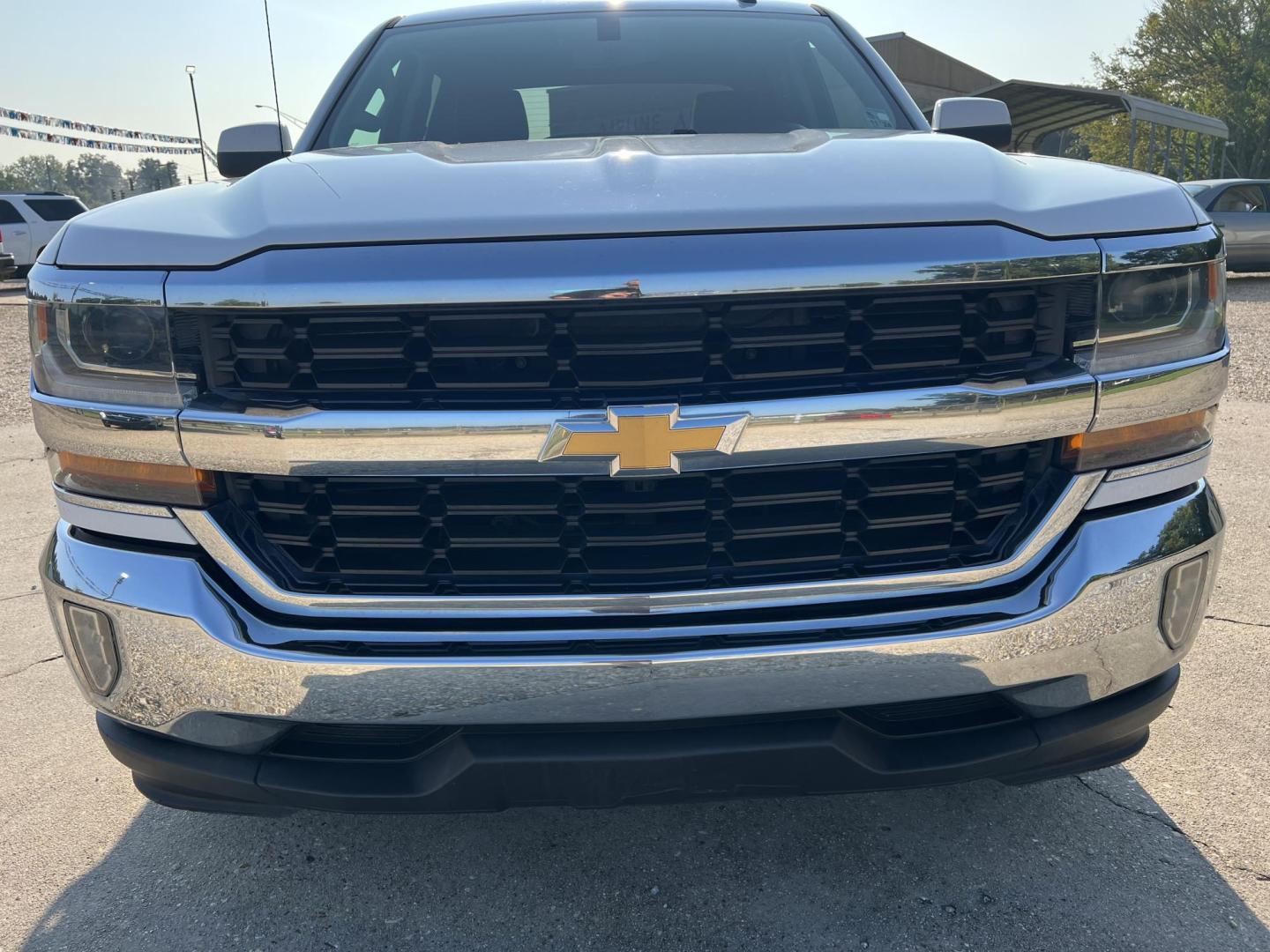 2017 White /Black Chevrolet Silverado 1500 LT (3GCPCREC3HG) with an 5.3L V8 engine, 6-Speed Automatic transmission, located at 4520 Airline Hwy, Baton Rouge, LA, 70805, (225) 357-1497, 30.509325, -91.145432 - 2017 Chevrolet Silverado Crew Cab LT ***ONE OWNER & NO ACCIDENTS*** 5.3 V8 Gas, 170K Miles, Leather, Power Windows & Locks, Cold A/C, Tow Pkg. Has Minor Dings & Scratches. FOR INFO PLEASE CONTACT JEFF AT 225 357-1497 CHECK OUT OUR A+ RATING WITH THE BETTER BUSINESS BUREAU WE HAVE BEEN A FAMILY OWNE - Photo#2