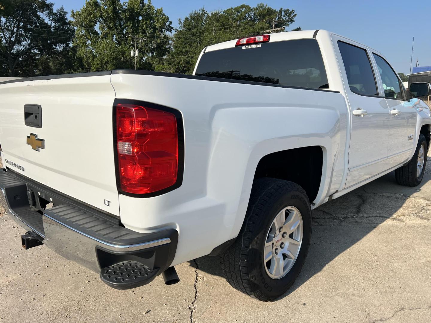 2017 White /Black Chevrolet Silverado 1500 LT (3GCPCREC3HG) with an 5.3L V8 engine, 6-Speed Automatic transmission, located at 4520 Airline Hwy, Baton Rouge, LA, 70805, (225) 357-1497, 30.509325, -91.145432 - 2017 Chevrolet Silverado Crew Cab LT ***ONE OWNER & NO ACCIDENTS*** 5.3 V8 Gas, 170K Miles, Leather, Power Windows & Locks, Cold A/C, Tow Pkg. Has Minor Dings & Scratches. FOR INFO PLEASE CONTACT JEFF AT 225 357-1497 CHECK OUT OUR A+ RATING WITH THE BETTER BUSINESS BUREAU WE HAVE BEEN A FAMILY OWNE - Photo#5