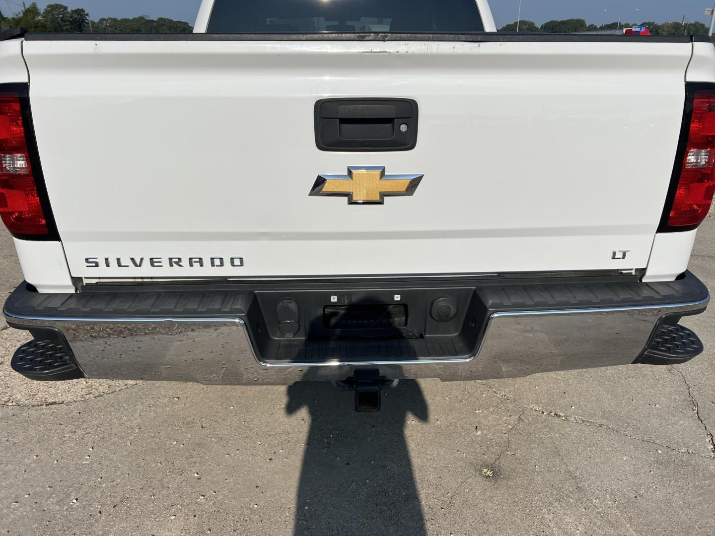 2017 White /Black Chevrolet Silverado 1500 LT (3GCPCREC3HG) with an 5.3L V8 engine, 6-Speed Automatic transmission, located at 4520 Airline Hwy, Baton Rouge, LA, 70805, (225) 357-1497, 30.509325, -91.145432 - 2017 Chevrolet Silverado Crew Cab LT ***ONE OWNER & NO ACCIDENTS*** 5.3 V8 Gas, 170K Miles, Leather, Power Windows & Locks, Cold A/C, Tow Pkg. Has Minor Dings & Scratches. FOR INFO PLEASE CONTACT JEFF AT 225 357-1497 CHECK OUT OUR A+ RATING WITH THE BETTER BUSINESS BUREAU WE HAVE BEEN A FAMILY OWNE - Photo#6