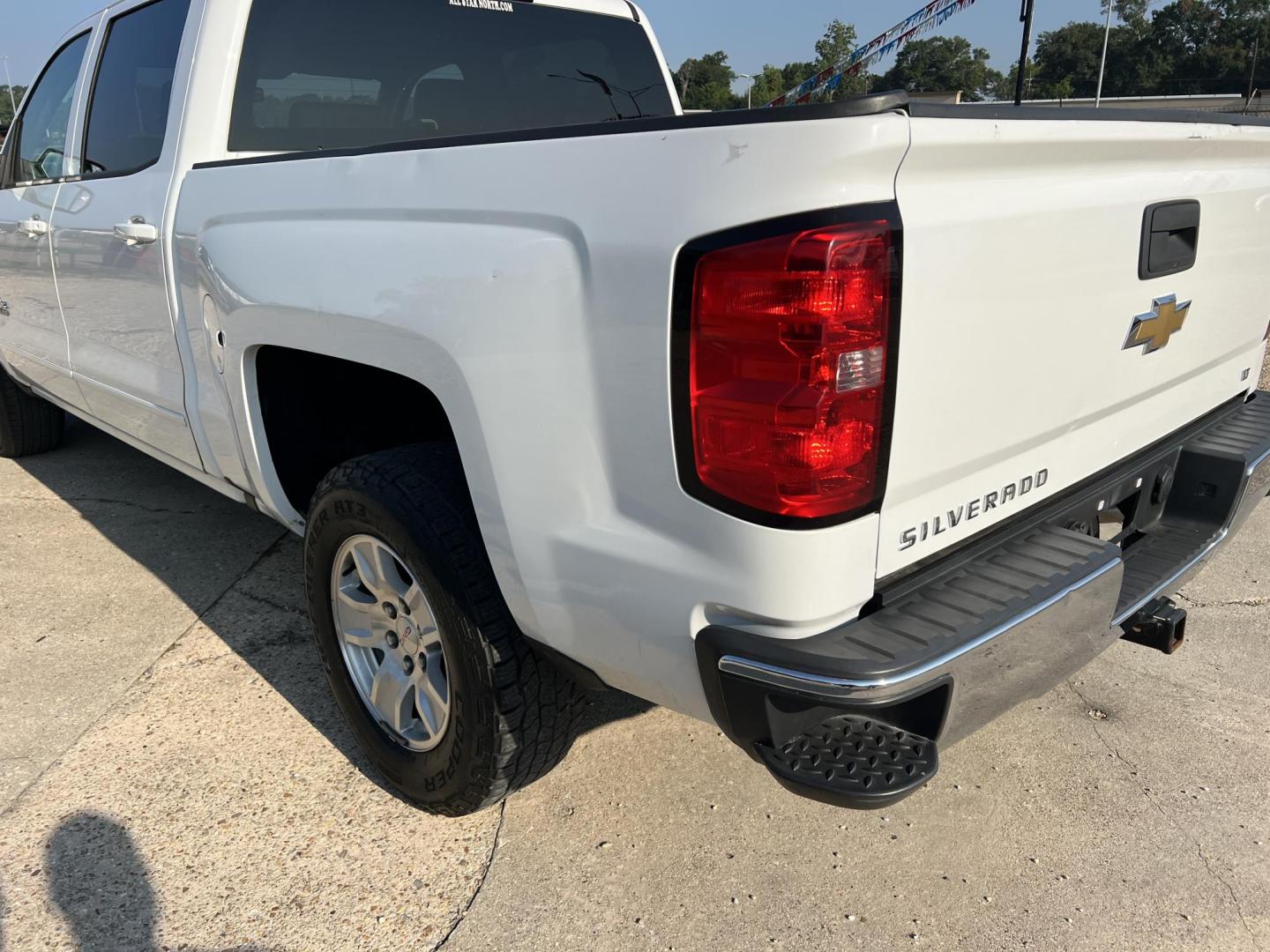 2017 White /Black Chevrolet Silverado 1500 LT (3GCPCREC3HG) with an 5.3L V8 engine, 6-Speed Automatic transmission, located at 4520 Airline Hwy, Baton Rouge, LA, 70805, (225) 357-1497, 30.509325, -91.145432 - 2017 Chevrolet Silverado Crew Cab LT ***ONE OWNER & NO ACCIDENTS*** 5.3 V8 Gas, 170K Miles, Leather, Power Windows & Locks, Cold A/C, Tow Pkg. Has Minor Dings & Scratches. FOR INFO PLEASE CONTACT JEFF AT 225 357-1497 CHECK OUT OUR A+ RATING WITH THE BETTER BUSINESS BUREAU WE HAVE BEEN A FAMILY OWNE - Photo#7