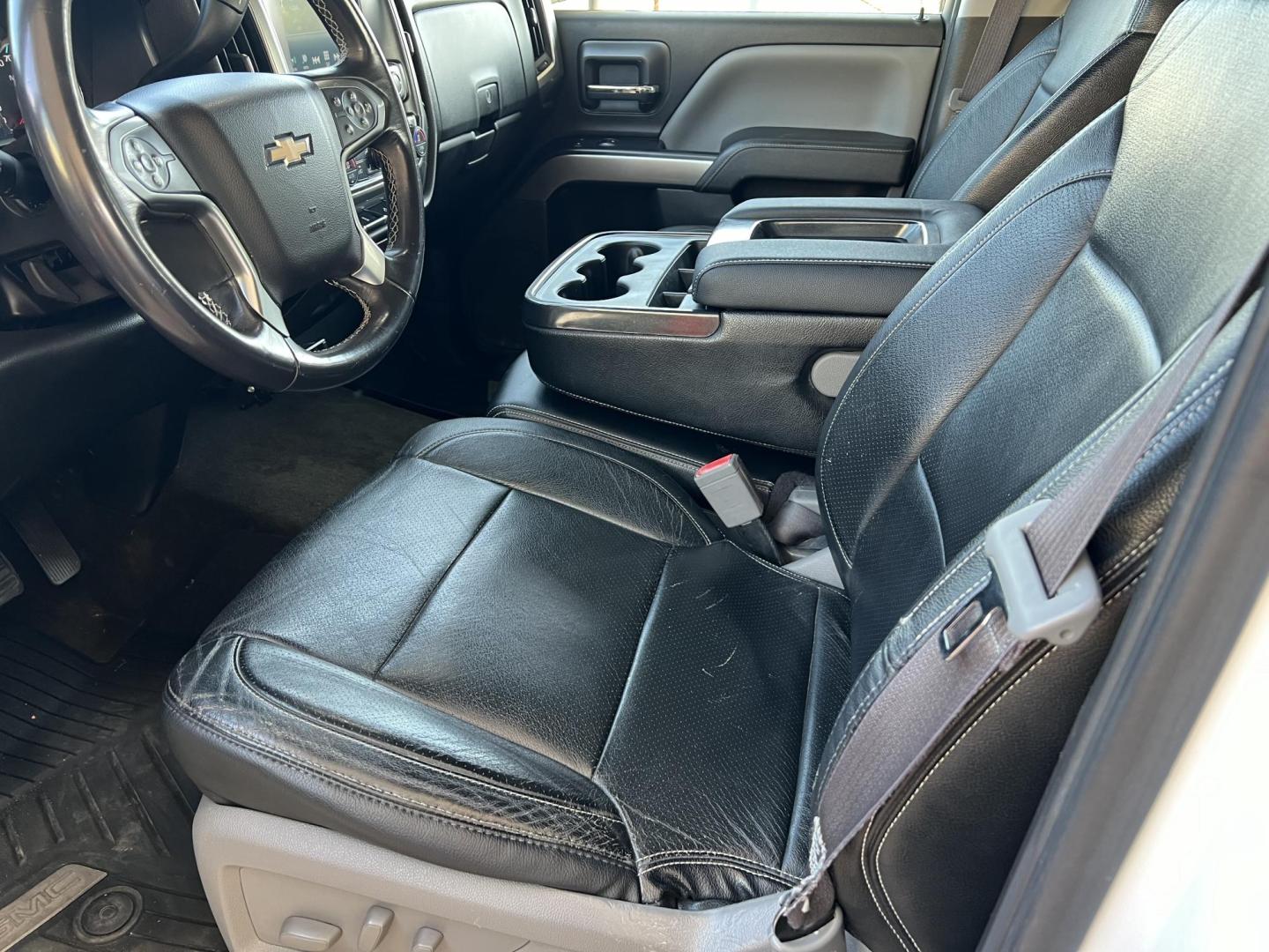 2017 White /Black Chevrolet Silverado 1500 LT (3GCPCREC3HG) with an 5.3L V8 engine, 6-Speed Automatic transmission, located at 4520 Airline Hwy, Baton Rouge, LA, 70805, (225) 357-1497, 30.509325, -91.145432 - 2017 Chevrolet Silverado Crew Cab LT ***ONE OWNER & NO ACCIDENTS*** 5.3 V8 Gas, 170K Miles, Leather, Power Windows & Locks, Cold A/C, Tow Pkg. Has Minor Dings & Scratches. FOR INFO PLEASE CONTACT JEFF AT 225 357-1497 CHECK OUT OUR A+ RATING WITH THE BETTER BUSINESS BUREAU WE HAVE BEEN A FAMILY OWNE - Photo#9