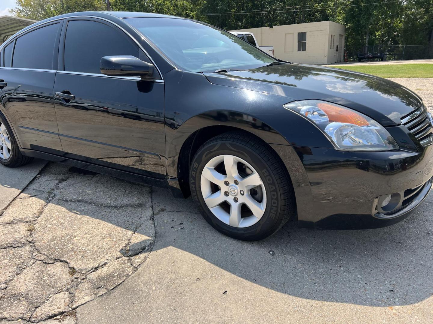 2009 Black /Black Nissan Altima 2.5 (1N4AL21E89N) with an 2.5L L4 DOHC 16V engine, 6-Speed Manual Overdrive transmission, located at 4520 Airline Hwy, Baton Rouge, LA, 70805, (225) 357-1497, 30.509325, -91.145432 - 2009 Nissan Altima SL 2.5 4 Cylinder Gas, 127K Miles, Leather, Power Windows & Locks, New A/C, Has Minor Dings & Scratches. Radio Display Does NOT Work. FOR INFO PLEASE CONTACT JEFF AT 225 357-1497 CHECK OUT OUR A+ RATING WITH THE BETTER BUSINESS BUREAU WE HAVE BEEN A FAMILY OWNED AND OPERATED BUSIN - Photo#3