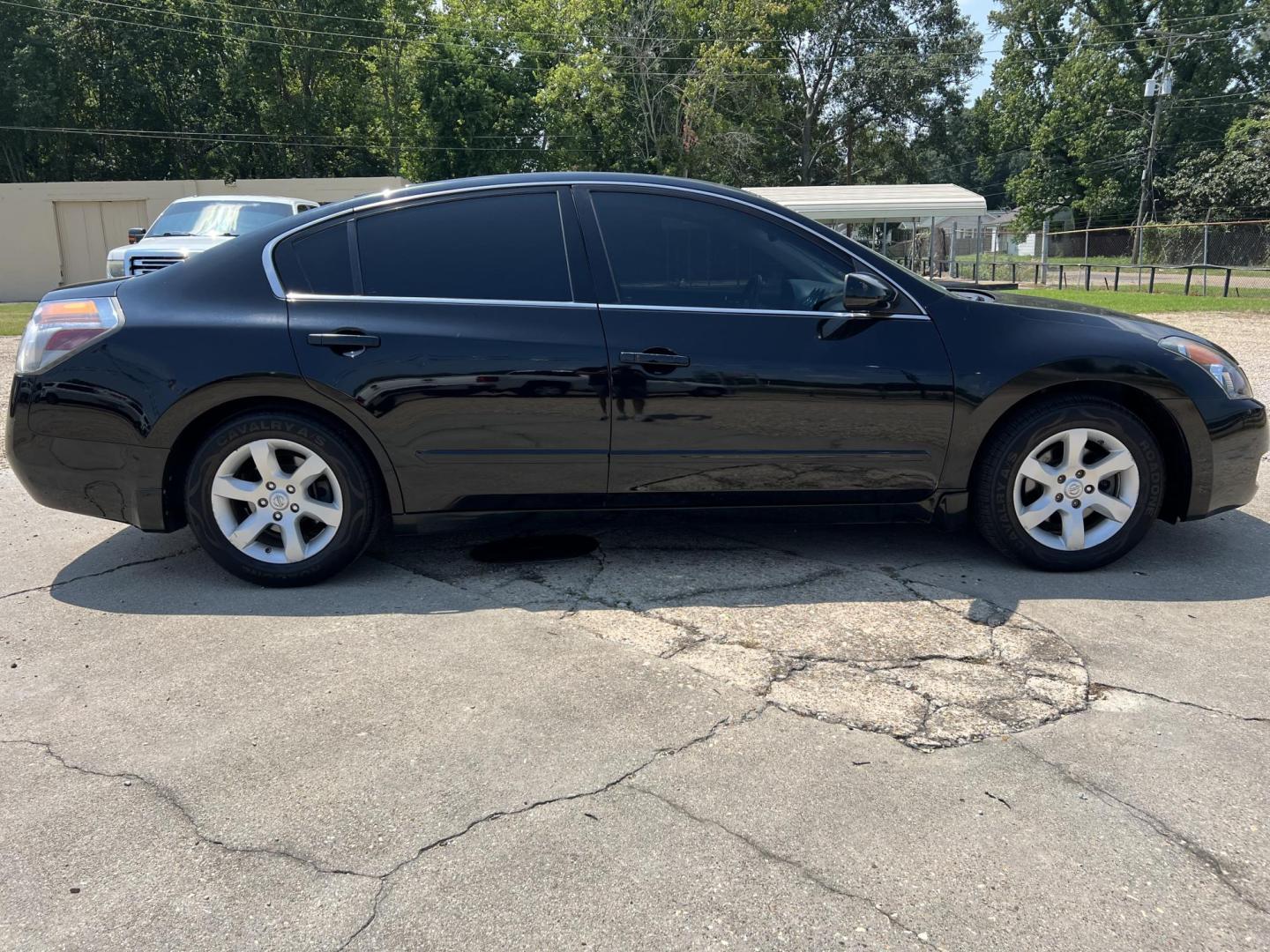 2009 Black /Black Nissan Altima 2.5 (1N4AL21E89N) with an 2.5L L4 DOHC 16V engine, 6-Speed Manual Overdrive transmission, located at 4520 Airline Hwy, Baton Rouge, LA, 70805, (225) 357-1497, 30.509325, -91.145432 - 2009 Nissan Altima SL 2.5 4 Cylinder Gas, 127K Miles, Leather, Power Windows & Locks, New A/C, Has Minor Dings & Scratches. Radio Display Does NOT Work. FOR INFO PLEASE CONTACT JEFF AT 225 357-1497 CHECK OUT OUR A+ RATING WITH THE BETTER BUSINESS BUREAU WE HAVE BEEN A FAMILY OWNED AND OPERATED BUSIN - Photo#4