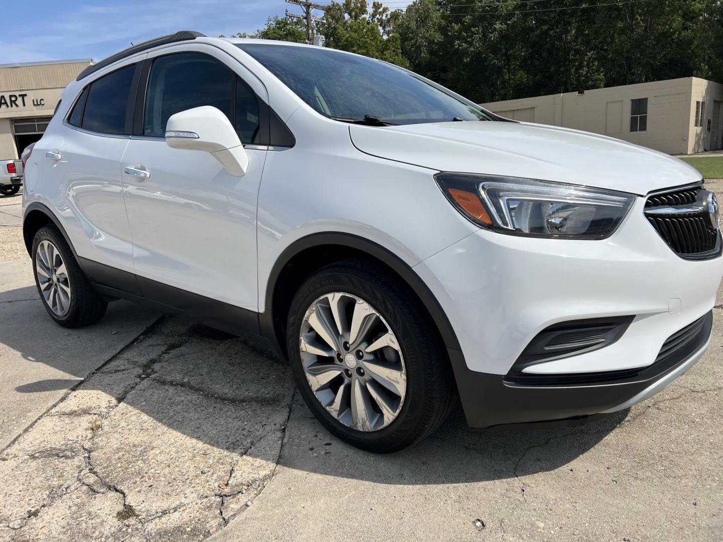 2018 /Black Buick Encore Preferred (KL4CJASB7JB) with an 1.4L L4 DOHC 16V TURBO engine, 6A transmission, located at 4520 Airline Hwy, Baton Rouge, LA, 70805, (225) 357-1497, 30.509325, -91.145432 - 2018 Buick Encore Preferred 1.4 4 Cylinder Gas Saver, 93K Miles, Automatic, Touch Screen Radio With Backup Camera, Power Windows & Locks. Rims Have Scuff Marks. FOR INFO PLEASE CONTACT JEFF AT 225-413-0981 CHECK OUT OUR A+ RATING WITH THE BETTER BUSINESS BUREAU WE HAVE BEEN A FAMILY OWNED AND OPERA - Photo#3