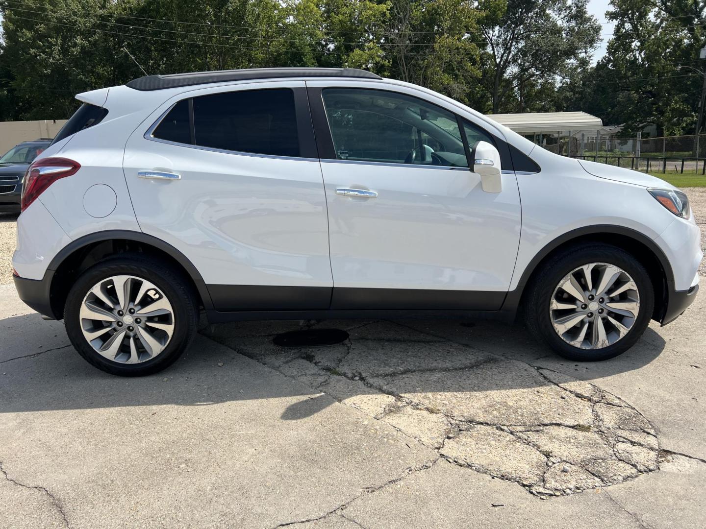 2018 /Black Buick Encore Preferred (KL4CJASB7JB) with an 1.4L L4 DOHC 16V TURBO engine, 6A transmission, located at 4520 Airline Hwy, Baton Rouge, LA, 70805, (225) 357-1497, 30.509325, -91.145432 - 2018 Buick Encore Preferred 1.4 4 Cylinder Gas Saver, 93K Miles, Automatic, Touch Screen Radio With Backup Camera, Power Windows & Locks. Rims Have Scuff Marks. FOR INFO PLEASE CONTACT JEFF AT 225-413-0981 CHECK OUT OUR A+ RATING WITH THE BETTER BUSINESS BUREAU WE HAVE BEEN A FAMILY OWNED AND OPERA - Photo#4