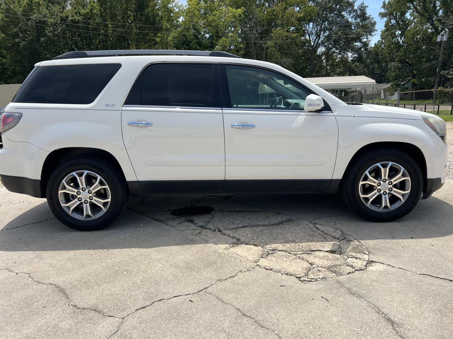 2014 /Gray GMC Acadia SLT-1 (1GKKRRKDXEJ) with an 3.6L V6 DOHC 24V engine, 6-Speed Automatic transmission, located at 4520 Airline Hwy, Baton Rouge, LA, 70805, (225) 357-1497, 30.509325, -91.145432 - 2014 GMC Acadia SLT 3.6 V6 Gas, 152K Miles, Automatic, Dual A/C, Leather, Seats 7, All Power. FOR INFO PLEASE CONTACT JEFF AT 225-413-0981 CHECK OUT OUR A+ RATING WITH THE BETTER BUSINESS BUREAU WE HAVE BEEN A FAMILY OWNED AND OPERATED BUSINESS AT THE SAME LOCATION FOR OVER 45 YEARS. WE STRIVE TO KE - Photo#4