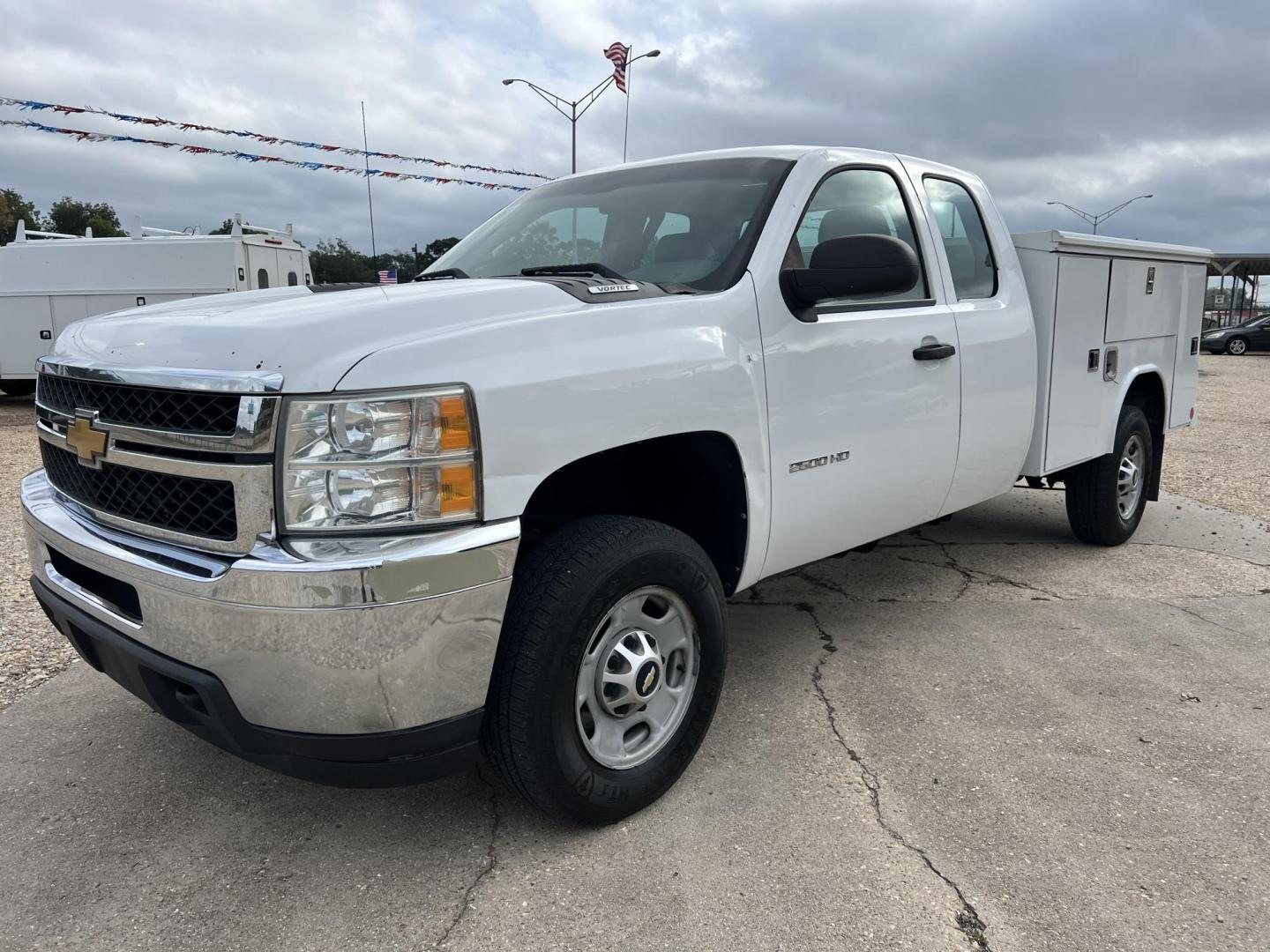 2012 /Gray Chevrolet Silverado 2500HD Work Truck Ext. Cab Long Box 2WD (1GB2CVCGXCZ) with an 6.0L V8 engine, 6-Speed Automatic transmission, located at 4520 Airline Hwy, Baton Rouge, LA, 70805, (225) 357-1497, 30.509325, -91.145432 - 2012 Chevrolet Silverado 2500HD Ext Cab 2WD 6.0 V8 Gas, 224K Miles, Reading Service Bed, Cold A/C, Tow Pkg. Has NO Back Seat. FOR INFO PLEASE CONTACT JEFF AT 225-413-0981 CHECK OUT OUR A+ RATING WITH THE BETTER BUSINESS BUREAU WE HAVE BEEN A FAMILY OWNED AND OPERATED BUSINESS AT THE SAME LOCATION F - Photo#0