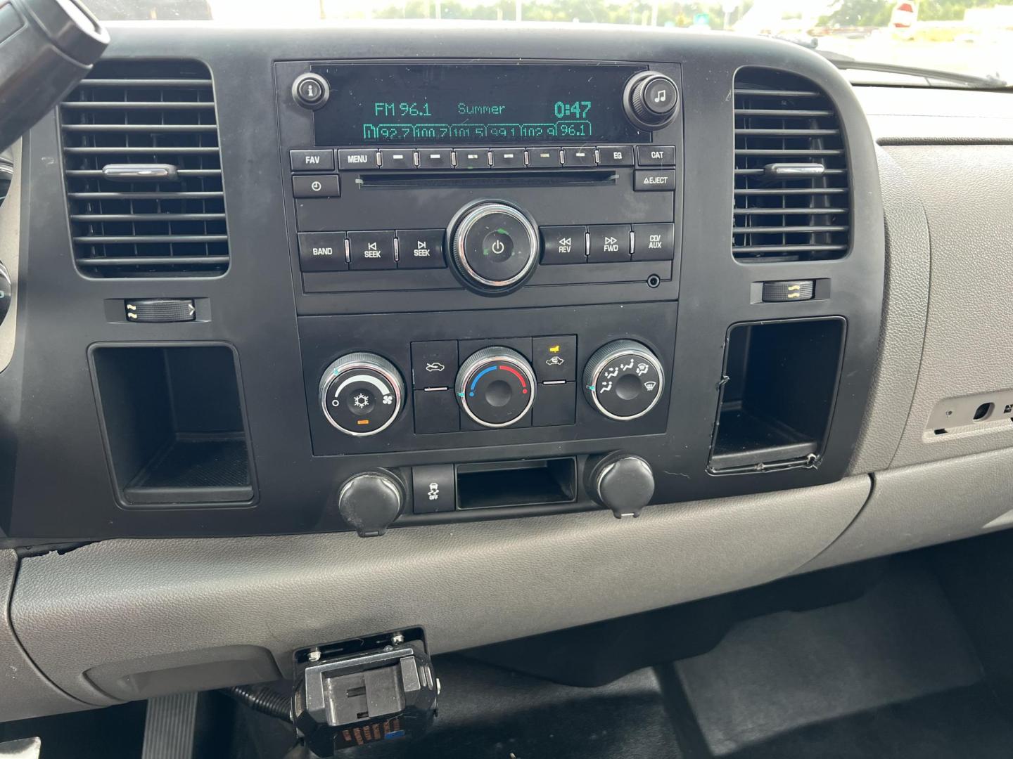 2012 /Gray Chevrolet Silverado 2500HD Work Truck Ext. Cab Long Box 2WD (1GB2CVCGXCZ) with an 6.0L V8 engine, 6-Speed Automatic transmission, located at 4520 Airline Hwy, Baton Rouge, LA, 70805, (225) 357-1497, 30.509325, -91.145432 - 2012 Chevrolet Silverado 2500HD Ext Cab 2WD 6.0 V8 Gas, 224K Miles, Reading Service Bed, Cold A/C, Tow Pkg. Has NO Back Seat. FOR INFO PLEASE CONTACT JEFF AT 225-413-0981 CHECK OUT OUR A+ RATING WITH THE BETTER BUSINESS BUREAU WE HAVE BEEN A FAMILY OWNED AND OPERATED BUSINESS AT THE SAME LOCATION F - Photo#15