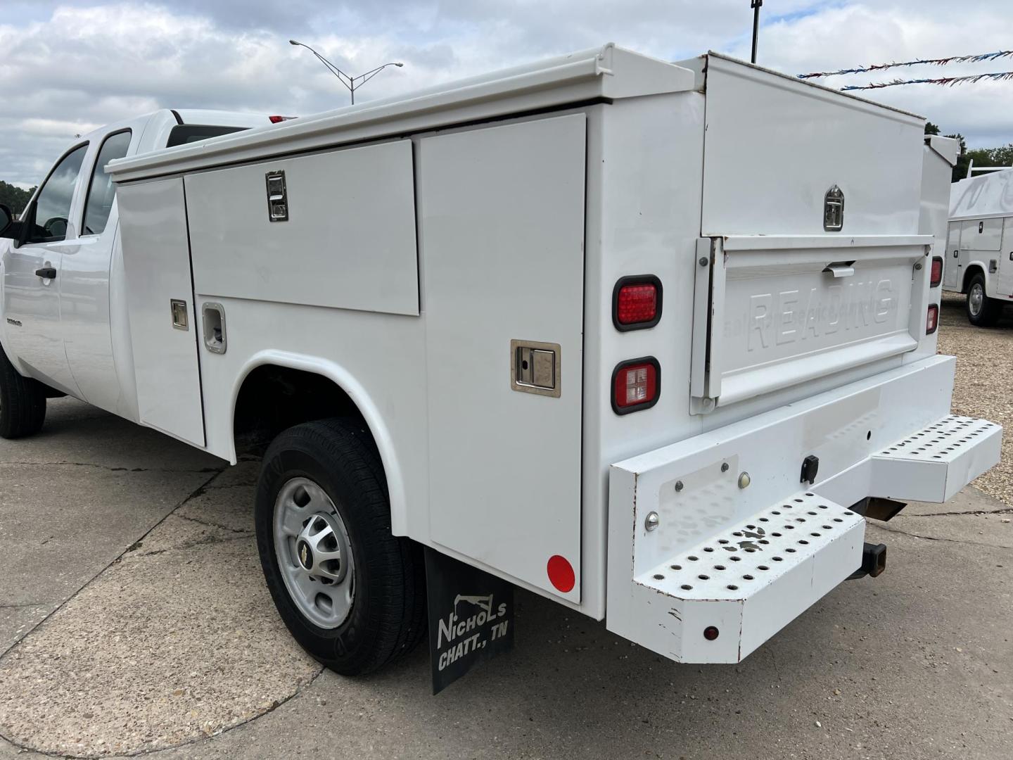 2012 /Gray Chevrolet Silverado 2500HD Work Truck Ext. Cab Long Box 2WD (1GB2CVCGXCZ) with an 6.0L V8 engine, 6-Speed Automatic transmission, located at 4520 Airline Hwy, Baton Rouge, LA, 70805, (225) 357-1497, 30.509325, -91.145432 - 2012 Chevrolet Silverado 2500HD Ext Cab 2WD 6.0 V8 Gas, 224K Miles, Reading Service Bed, Cold A/C, Tow Pkg. Has NO Back Seat. FOR INFO PLEASE CONTACT JEFF AT 225-413-0981 CHECK OUT OUR A+ RATING WITH THE BETTER BUSINESS BUREAU WE HAVE BEEN A FAMILY OWNED AND OPERATED BUSINESS AT THE SAME LOCATION F - Photo#7