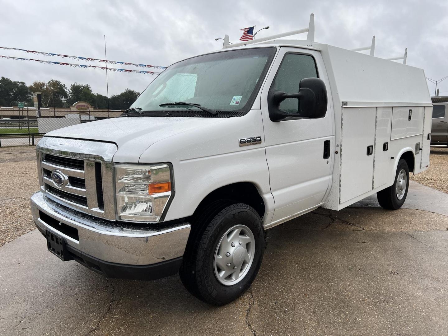 2017 White /Gray Ford Econoline E-350 Super Duty (1FDWE3FS8HD) with an 6.8L V10 SOHC 20V engine, Automatic transmission, located at 4520 Airline Hwy, Baton Rouge, LA, 70805, (225) 357-1497, 30.509325, -91.145432 - 2017 Ford E-350 2WD With 10Ft Knapheide Utility Van, 6.8 V10 Gas, 179K Miles, Cold A/C, Tow Pkg. FOR INFO PLEASE CONTACT JEFF AT 225-413-0981 CHECK OUT OUR A+ RATING WITH THE BETTER BUSINESS BUREAU WE HAVE BEEN A FAMILY OWNED AND OPERATED BUSINESS AT THE SAME LOCATION FOR OVER 45 YEARS. WE STRIVE TO - Photo#0