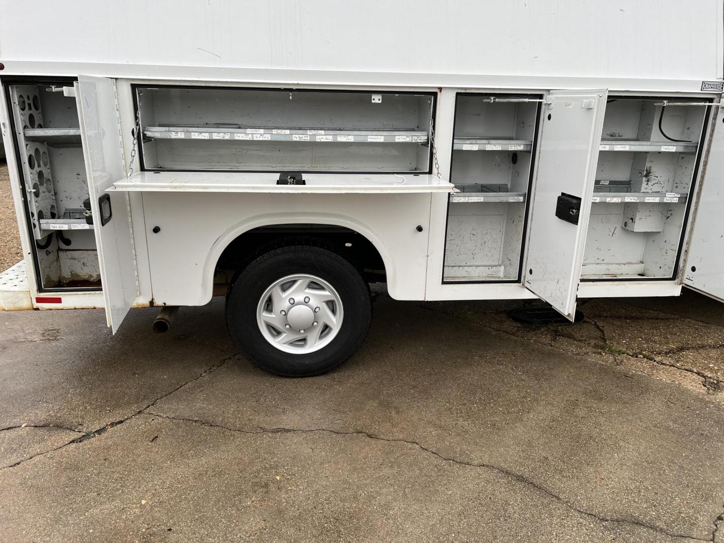 2017 White /Gray Ford Econoline E-350 Super Duty (1FDWE3FS8HD) with an 6.8L V10 SOHC 20V engine, Automatic transmission, located at 4520 Airline Hwy, Baton Rouge, LA, 70805, (225) 357-1497, 30.509325, -91.145432 - 2017 Ford E-350 2WD With 10Ft Knapheide Utility Van, 6.8 V10 Gas, 179K Miles, Cold A/C, Tow Pkg. FOR INFO PLEASE CONTACT JEFF AT 225-413-0981 CHECK OUT OUR A+ RATING WITH THE BETTER BUSINESS BUREAU WE HAVE BEEN A FAMILY OWNED AND OPERATED BUSINESS AT THE SAME LOCATION FOR OVER 45 YEARS. WE STRIVE TO - Photo#10