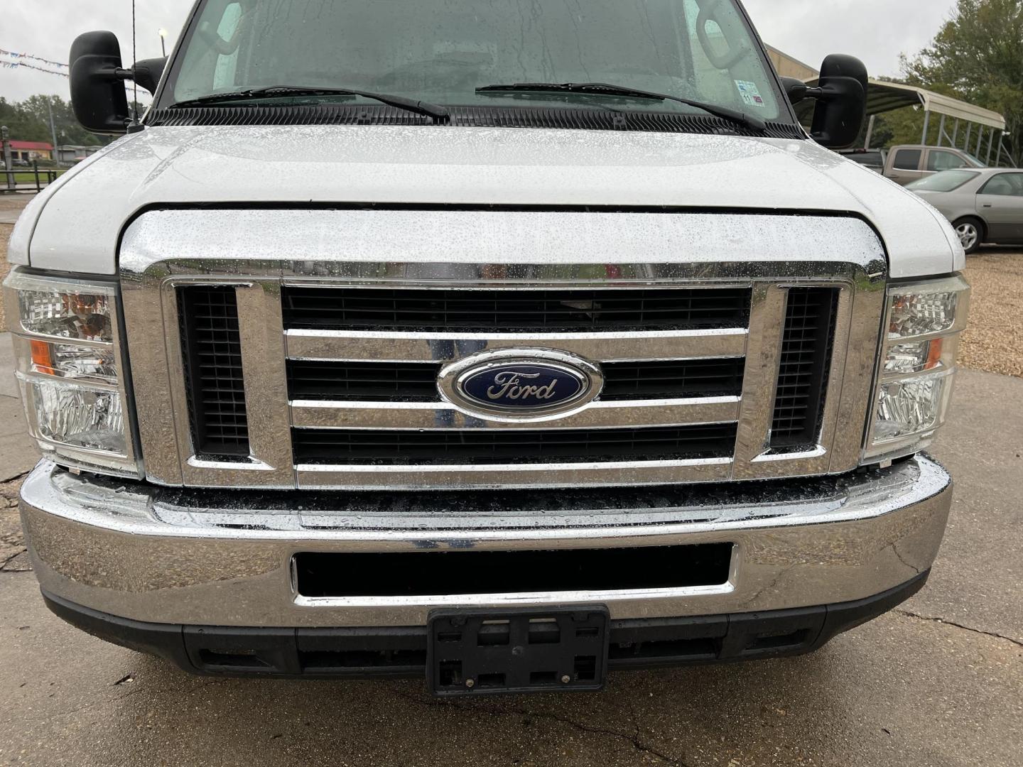 2017 White /Gray Ford Econoline E-350 Super Duty (1FDWE3FS8HD) with an 6.8L V10 SOHC 20V engine, Automatic transmission, located at 4520 Airline Hwy, Baton Rouge, LA, 70805, (225) 357-1497, 30.509325, -91.145432 - 2017 Ford E-350 2WD With 10Ft Knapheide Utility Van, 6.8 V10 Gas, 179K Miles, Cold A/C, Tow Pkg. FOR INFO PLEASE CONTACT JEFF AT 225-413-0981 CHECK OUT OUR A+ RATING WITH THE BETTER BUSINESS BUREAU WE HAVE BEEN A FAMILY OWNED AND OPERATED BUSINESS AT THE SAME LOCATION FOR OVER 45 YEARS. WE STRIVE TO - Photo#2