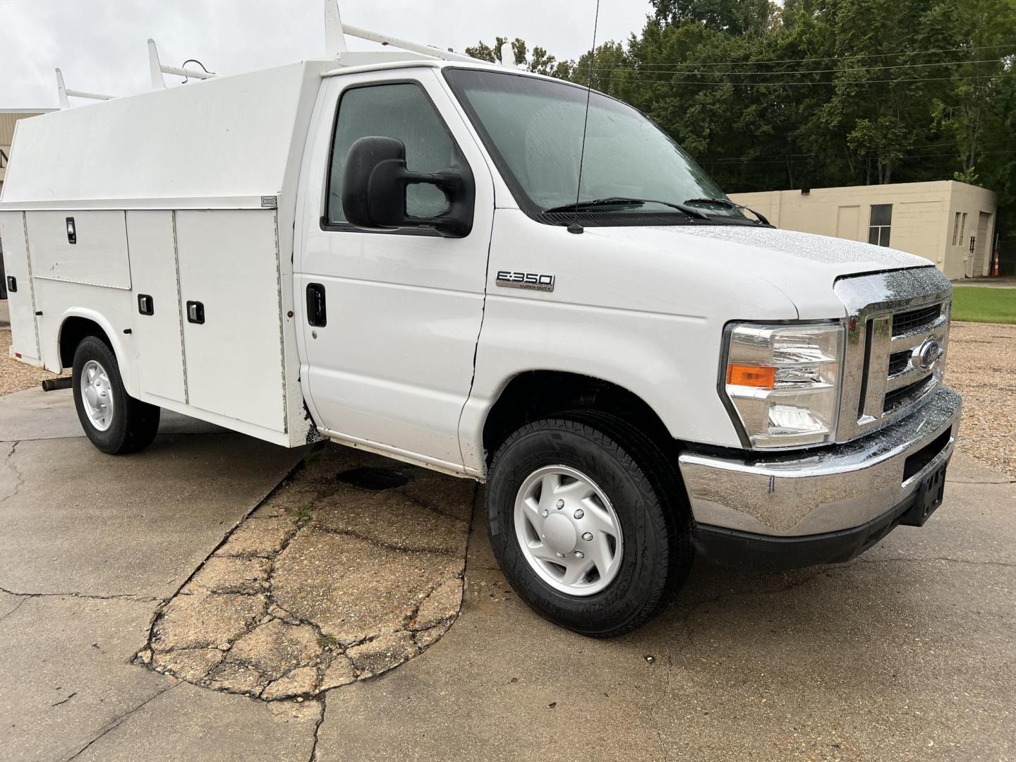 2017 White /Gray Ford Econoline E-350 Super Duty (1FDWE3FS8HD) with an 6.8L V10 SOHC 20V engine, Automatic transmission, located at 4520 Airline Hwy, Baton Rouge, LA, 70805, (225) 357-1497, 30.509325, -91.145432 - 2017 Ford E-350 2WD With 10Ft Knapheide Utility Van, 6.8 V10 Gas, 179K Miles, Cold A/C, Tow Pkg. FOR INFO PLEASE CONTACT JEFF AT 225-413-0981 CHECK OUT OUR A+ RATING WITH THE BETTER BUSINESS BUREAU WE HAVE BEEN A FAMILY OWNED AND OPERATED BUSINESS AT THE SAME LOCATION FOR OVER 45 YEARS. WE STRIVE TO - Photo#3