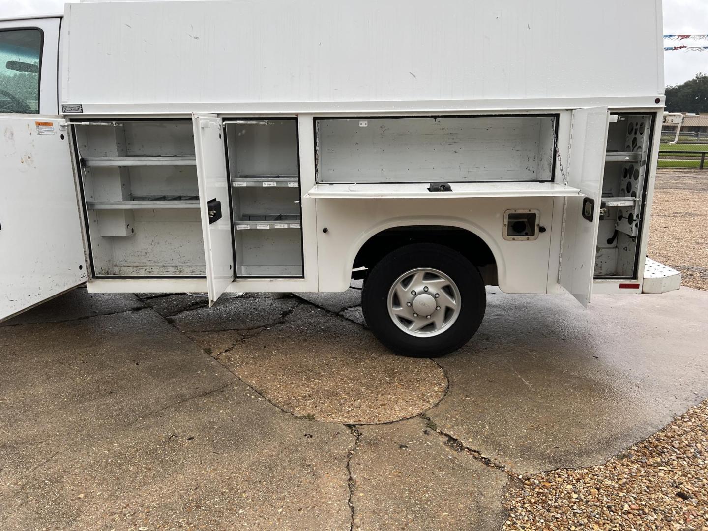 2017 White /Gray Ford Econoline E-350 Super Duty (1FDWE3FS8HD) with an 6.8L V10 SOHC 20V engine, Automatic transmission, located at 4520 Airline Hwy, Baton Rouge, LA, 70805, (225) 357-1497, 30.509325, -91.145432 - 2017 Ford E-350 2WD With 10Ft Knapheide Utility Van, 6.8 V10 Gas, 179K Miles, Cold A/C, Tow Pkg. FOR INFO PLEASE CONTACT JEFF AT 225-413-0981 CHECK OUT OUR A+ RATING WITH THE BETTER BUSINESS BUREAU WE HAVE BEEN A FAMILY OWNED AND OPERATED BUSINESS AT THE SAME LOCATION FOR OVER 45 YEARS. WE STRIVE TO - Photo#8