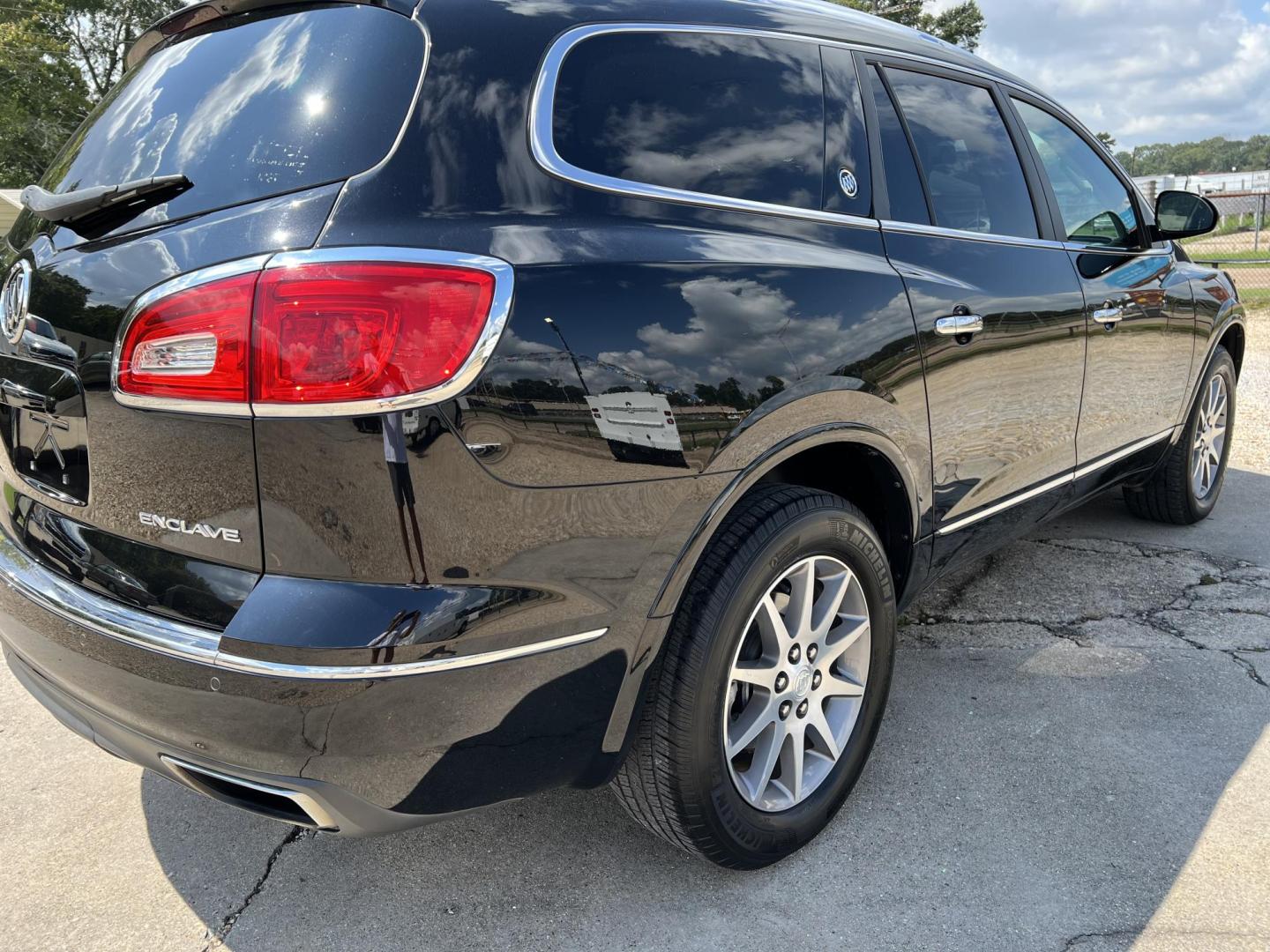 2017 Black /Black Buick Enclave Leather (5GAKRBKD1HJ) with an 3.6L V6 DOHC 24V engine, 6-Speed Automatic transmission, located at 4520 Airline Hwy, Baton Rouge, LA, 70805, (225) 357-1497, 30.509325, -91.145432 - 2017 Buick Enclave 3.6 V6 Gas, 152K Miles, Automatic, Dual A/C, Leather, Seats 7, All Power. Has Minor Scratches. FOR INFO PLEASE CONTACT JEFF AT 225-413-0981 CHECK OUT OUR A+ RATING WITH THE BETTER BUSINESS BUREAU WE HAVE BEEN A FAMILY OWNED AND OPERATED BUSINESS AT THE SAME LOCATION FOR OVER 45 Y - Photo#5