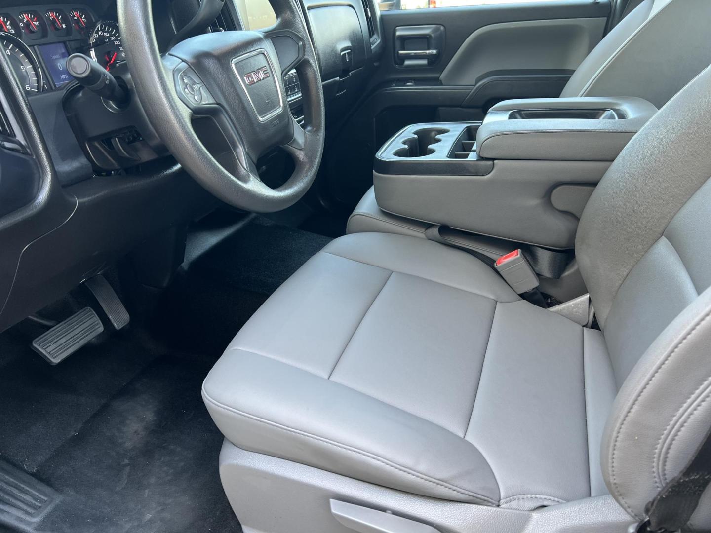 2018 White /Gray GMC Sierra 2500HD (1GT21REG9JZ) with an 6.0L V8 Gas engine, 6-Speed Automatic transmission, located at 4520 Airline Hwy, Baton Rouge, LA, 70805, (225) 357-1497, 30.509325, -91.145432 - 2018 GMC Sierra 2500HD Double Cab 2WD ***ONE OWNER & NO ACCIDENTS*** 6.0 V8 Gas, 204K Miles, 8Ft Bed, Power Windows & Locks, Spray In Bedliner, Tow Pkg. FOR INFO PLEASE CONTACT JEFF AT 225-413-0981 CHECK OUT OUR A+ RATING WITH THE BETTER BUSINESS BUREAU WE HAVE BEEN A FAMILY OWNED AND OPERATED BU - Photo#10