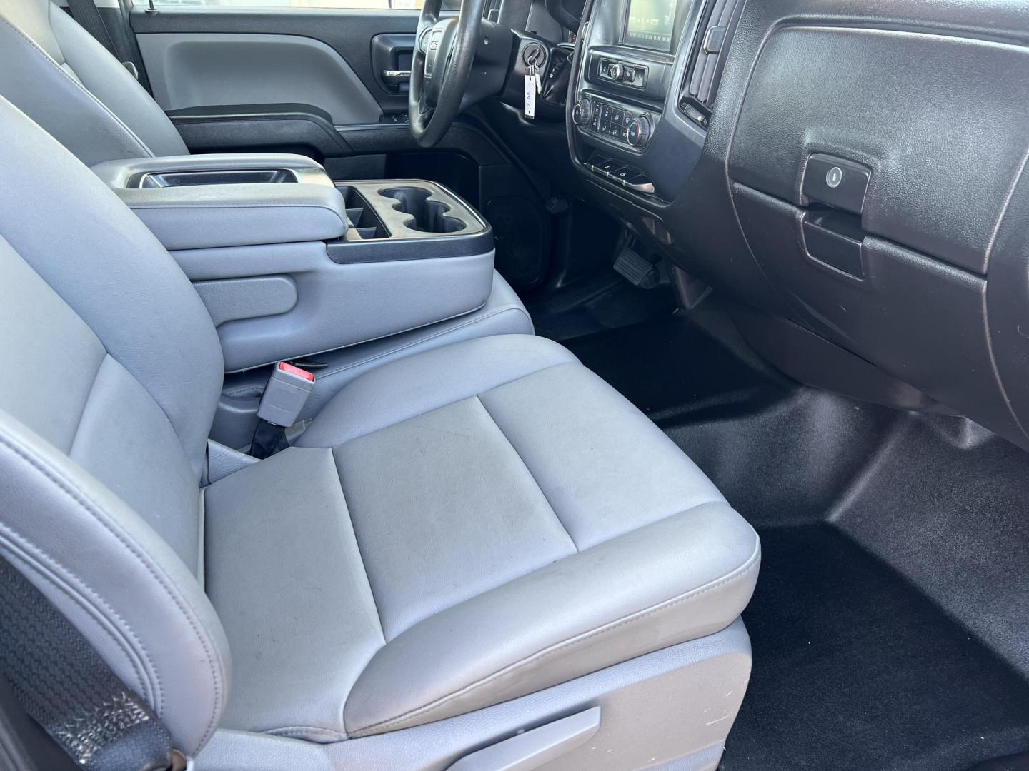 2018 White /Gray GMC Sierra 2500HD (1GT21REG9JZ) with an 6.0L V8 Gas engine, 6-Speed Automatic transmission, located at 4520 Airline Hwy, Baton Rouge, LA, 70805, (225) 357-1497, 30.509325, -91.145432 - 2018 GMC Sierra 2500HD Double Cab 2WD ***ONE OWNER & NO ACCIDENTS*** 6.0 V8 Gas, 204K Miles, 8Ft Bed, Power Windows & Locks, Spray In Bedliner, Tow Pkg. FOR INFO PLEASE CONTACT JEFF AT 225-413-0981 CHECK OUT OUR A+ RATING WITH THE BETTER BUSINESS BUREAU WE HAVE BEEN A FAMILY OWNED AND OPERATED BU - Photo#11