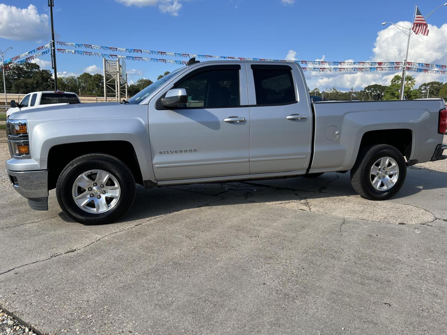 2015 Silver /Gray Chevrolet Silverado 1500 LT (1GCRCREC2FZ) with an 5.3L V8 engine, 6-Speed Automatic transmission, located at 4520 Airline Hwy, Baton Rouge, LA, 70805, (225) 357-1497, 30.509325, -91.145432 - 2015 Chevy Silverado Double Cab LT 5.3 V8 Gas, 170K Miles, Cold A/C, Power Windows & Locks, Spray In Bedliner, Tow Pkg. FOR INFO PLEASE CONTACT JEFF AT 225-413-0981 CHECK OUT OUR A+ RATING WITH THE BETTER BUSINESS BUREAU WE HAVE BEEN A FAMILY OWNED AND OPERATED BUSINESS AT THE SAME LOCATION FOR OVER - Photo#1