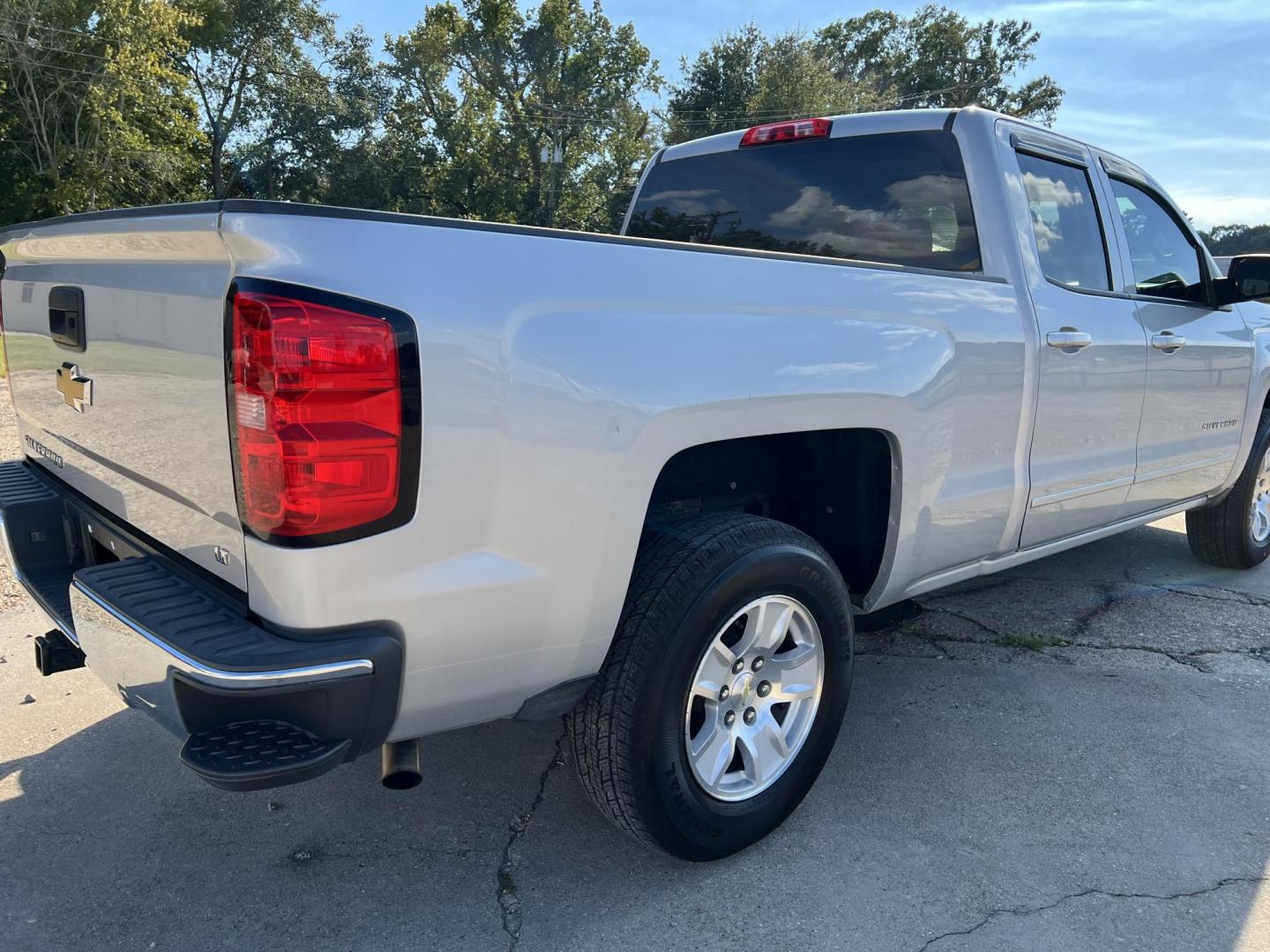 2015 Silver /Gray Chevrolet Silverado 1500 LT (1GCRCREC2FZ) with an 5.3L V8 engine, 6-Speed Automatic transmission, located at 4520 Airline Hwy, Baton Rouge, LA, 70805, (225) 357-1497, 30.509325, -91.145432 - 2015 Chevy Silverado Double Cab LT 5.3 V8 Gas, 170K Miles, Cold A/C, Power Windows & Locks, Spray In Bedliner, Tow Pkg. FOR INFO PLEASE CONTACT JEFF AT 225-413-0981 CHECK OUT OUR A+ RATING WITH THE BETTER BUSINESS BUREAU WE HAVE BEEN A FAMILY OWNED AND OPERATED BUSINESS AT THE SAME LOCATION FOR OVER - Photo#5