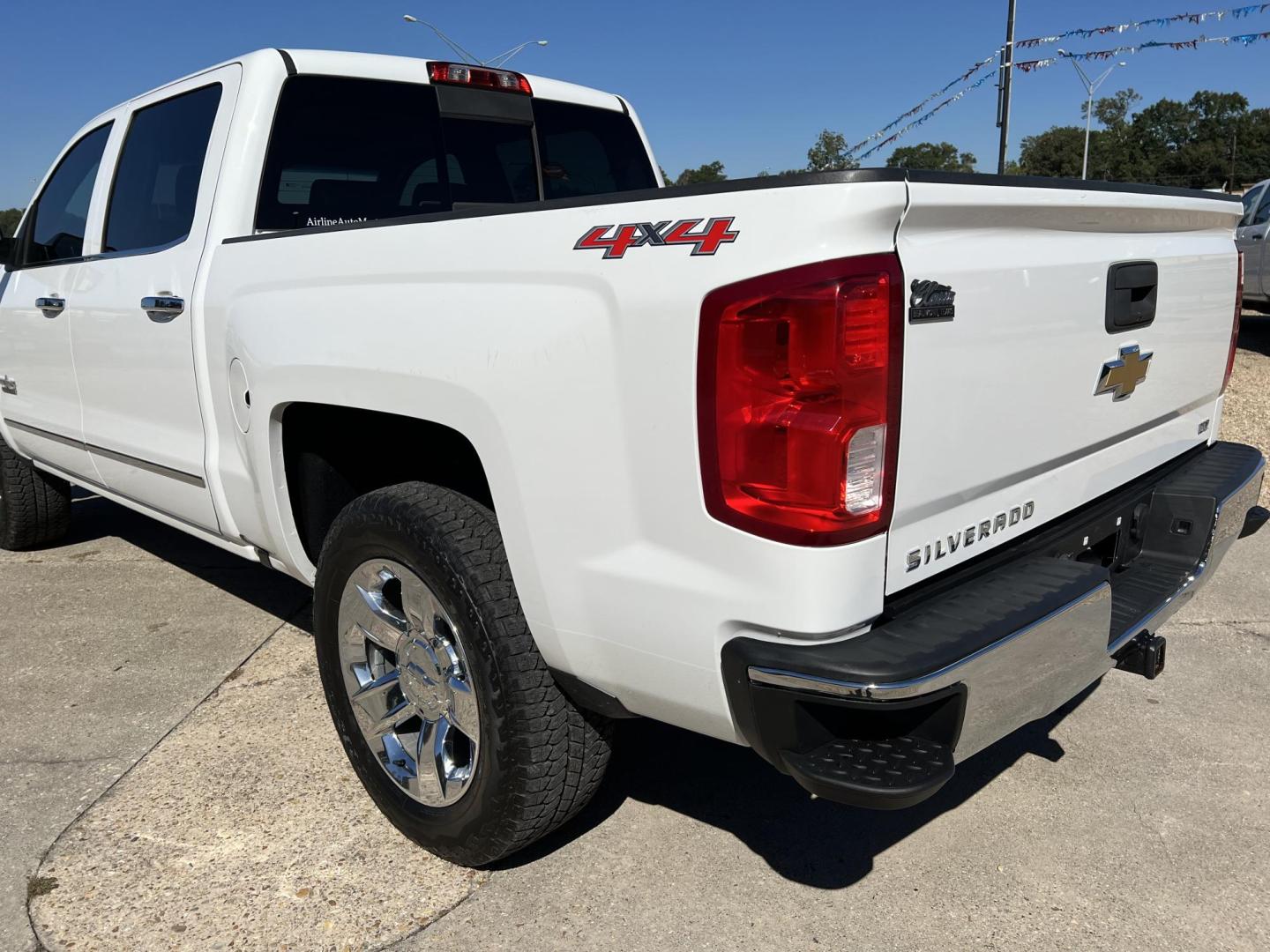 2017 White /Black Chevrolet Silverado 1500 LTZ (3GCUKSEC1HG) with an 5.3L V8 engine, 6-Speed Automatic transmission, located at 4520 Airline Hwy, Baton Rouge, LA, 70805, (225) 357-1497, 30.509325, -91.145432 - 2017 Chevy Silverado Crew Cab LTZ 4WD 5.3 V8 Gas, 201K Miles, Leather, Sunroof, All Power, Loaded, Cold A/C, New Tires, Tow Pkg. FOR INFO PLEASE CONTACT JEFF AT 225-413-0981 CHECK OUT OUR A+ RATING WITH THE BETTER BUSINESS BUREAU WE HAVE BEEN A FAMILY OWNED AND OPERATED BUSINESS AT THE SAME LOCATIO - Photo#7