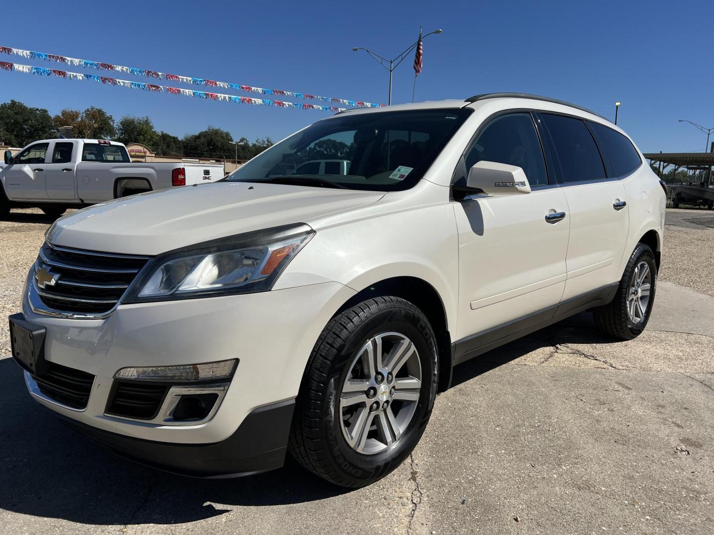 2015 White /Gray Chevrolet Traverse 1LT (1GNKRGKD2FJ) with an 3.6L V6 DOHC 24V engine, 6-Speed Automatic transmission, located at 4520 Airline Hwy, Baton Rouge, LA, 70805, (225) 357-1497, 30.509325, -91.145432 - 2015 Chevrolet Traverse LT 3.6 V6 Gas, 152K Miles, Automatic, Dual A/C, Seats 7, All Power. FOR INFO PLEASE CONTACT JEFF AT 225-413-0981 CHECK OUT OUR A+ RATING WITH THE BETTER BUSINESS BUREAU WE HAVE BEEN A FAMILY OWNED AND OPERATED BUSINESS AT THE SAME LOCATION FOR OVER 45 YEARS. WE STRIVE TO KEEP - Photo#0