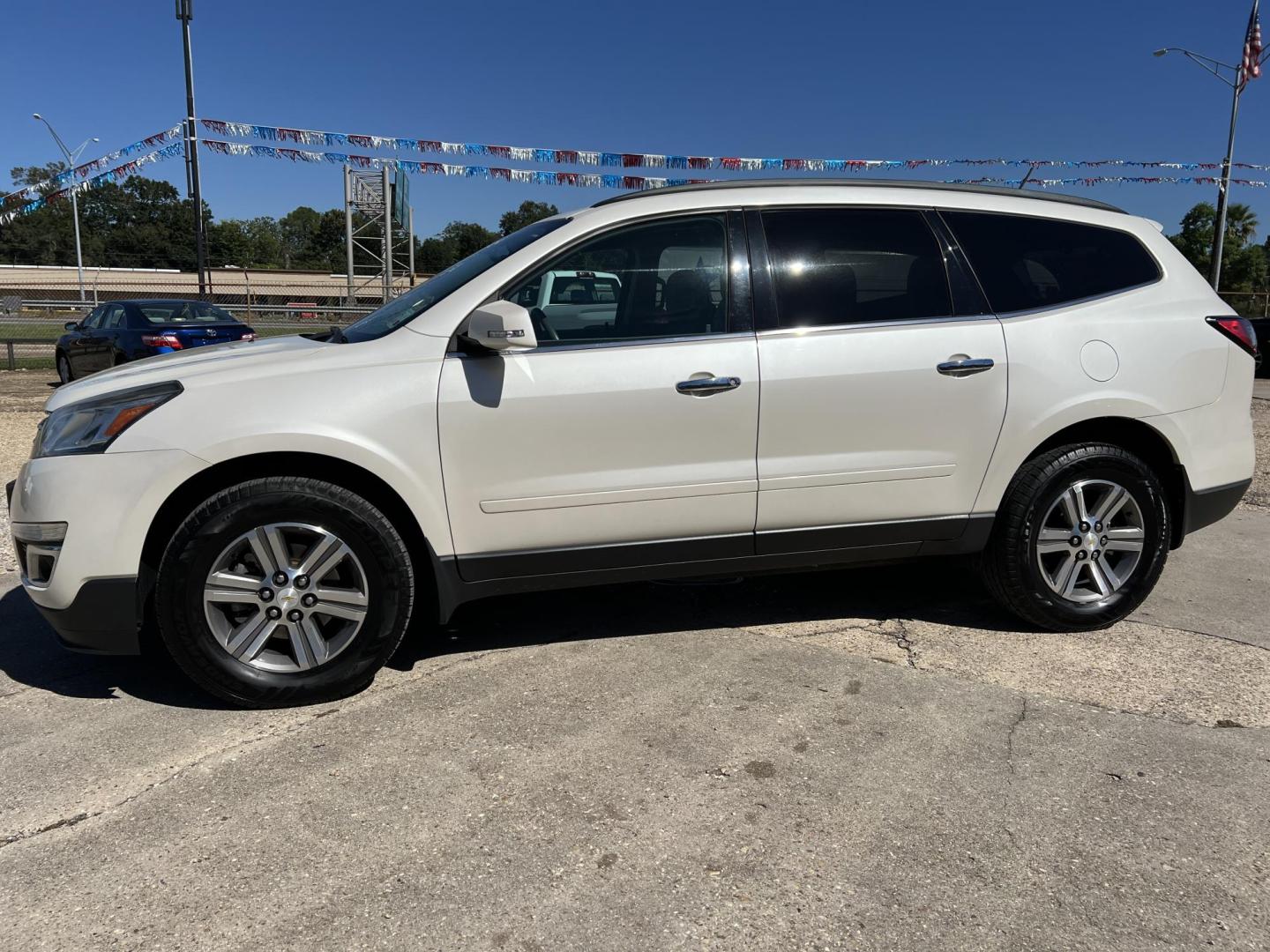 2015 White /Gray Chevrolet Traverse 1LT (1GNKRGKD2FJ) with an 3.6L V6 DOHC 24V engine, 6-Speed Automatic transmission, located at 4520 Airline Hwy, Baton Rouge, LA, 70805, (225) 357-1497, 30.509325, -91.145432 - 2015 Chevrolet Traverse LT 3.6 V6 Gas, 152K Miles, Automatic, Dual A/C, Seats 7, All Power. FOR INFO PLEASE CONTACT JEFF AT 225-413-0981 CHECK OUT OUR A+ RATING WITH THE BETTER BUSINESS BUREAU WE HAVE BEEN A FAMILY OWNED AND OPERATED BUSINESS AT THE SAME LOCATION FOR OVER 45 YEARS. WE STRIVE TO KEEP - Photo#1