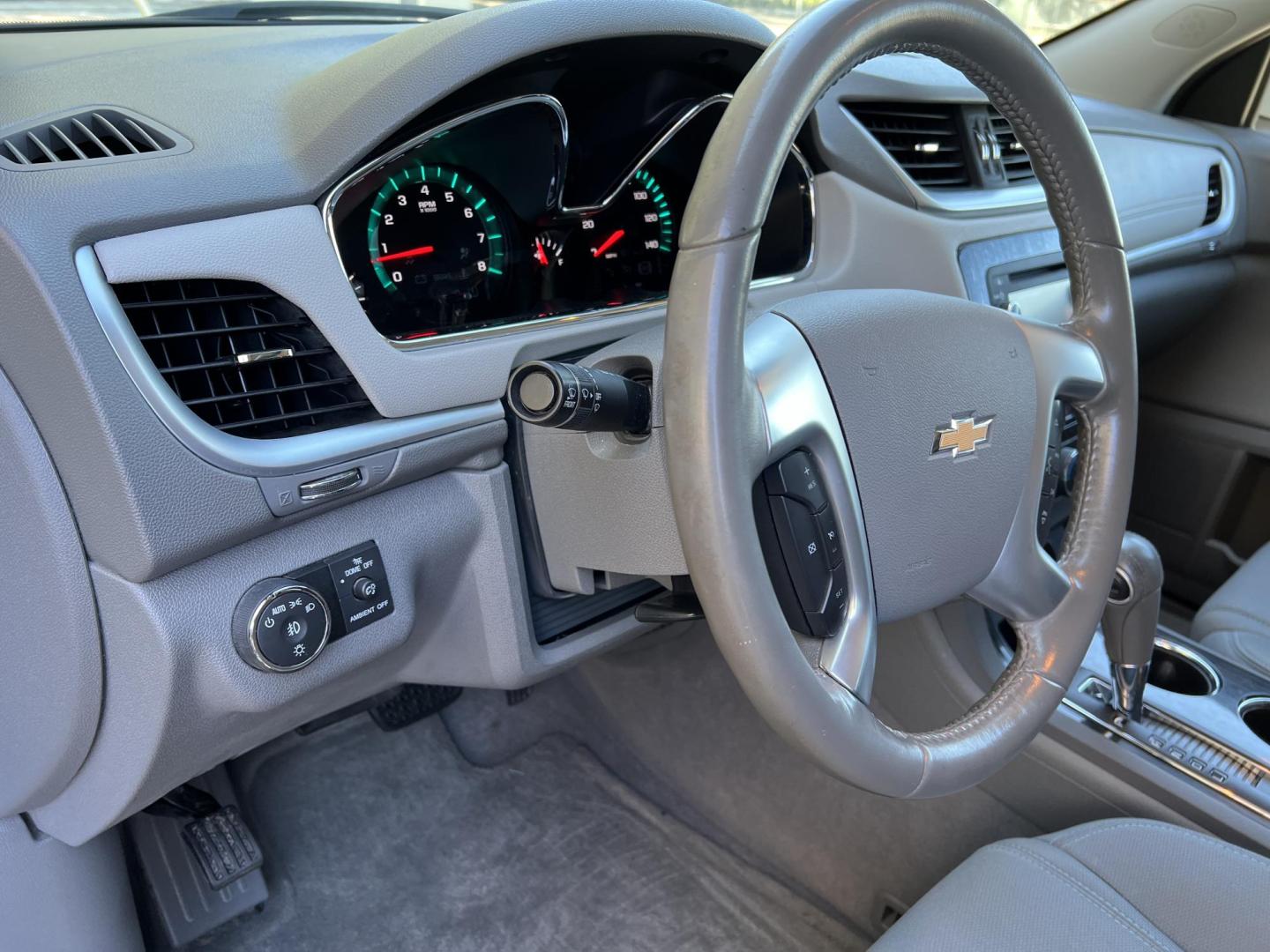 2015 White /Gray Chevrolet Traverse 1LT (1GNKRGKD2FJ) with an 3.6L V6 DOHC 24V engine, 6-Speed Automatic transmission, located at 4520 Airline Hwy, Baton Rouge, LA, 70805, (225) 357-1497, 30.509325, -91.145432 - 2015 Chevrolet Traverse LT 3.6 V6 Gas, 152K Miles, Automatic, Dual A/C, Seats 7, All Power. FOR INFO PLEASE CONTACT JEFF AT 225-413-0981 CHECK OUT OUR A+ RATING WITH THE BETTER BUSINESS BUREAU WE HAVE BEEN A FAMILY OWNED AND OPERATED BUSINESS AT THE SAME LOCATION FOR OVER 45 YEARS. WE STRIVE TO KEEP - Photo#14