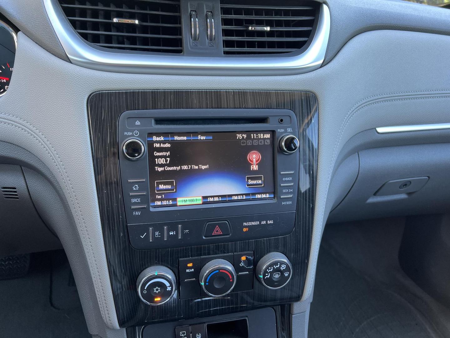 2015 White /Gray Chevrolet Traverse 1LT (1GNKRGKD2FJ) with an 3.6L V6 DOHC 24V engine, 6-Speed Automatic transmission, located at 4520 Airline Hwy, Baton Rouge, LA, 70805, (225) 357-1497, 30.509325, -91.145432 - 2015 Chevrolet Traverse LT 3.6 V6 Gas, 152K Miles, Automatic, Dual A/C, Seats 7, All Power. FOR INFO PLEASE CONTACT JEFF AT 225-413-0981 CHECK OUT OUR A+ RATING WITH THE BETTER BUSINESS BUREAU WE HAVE BEEN A FAMILY OWNED AND OPERATED BUSINESS AT THE SAME LOCATION FOR OVER 45 YEARS. WE STRIVE TO KEEP - Photo#15