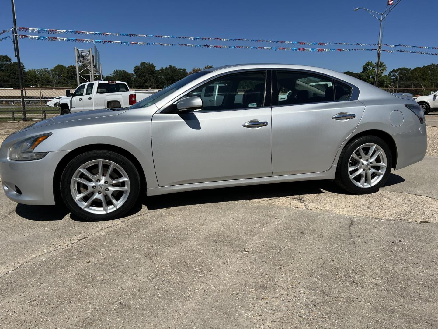 2014 Silver /Gray Nissan Maxima SV (1N4AA5AP2EC) with an 3.5L V6 DOHC 24V engine, Automatic transmission, located at 4520 Airline Hwy, Baton Rouge, LA, 70805, (225) 357-1497, 30.509325, -91.145432 - 2014 Nissan Maxima **No Accidents & Two Owners** 3.5 V6 Gas, 107K Miles, Automatic, Sunroof, Power Windows, Locks, Mirrors & Seat. FOR INFO PLEASE CONTACT JEFF AT 225-413-0981 CHECK OUT OUR A+ RATING WITH THE BETTER BUSINESS BUREAU WE HAVE BEEN A FAMILY OWNED AND OPERATED BUSINESS AT THE SAME LOCAT - Photo#2