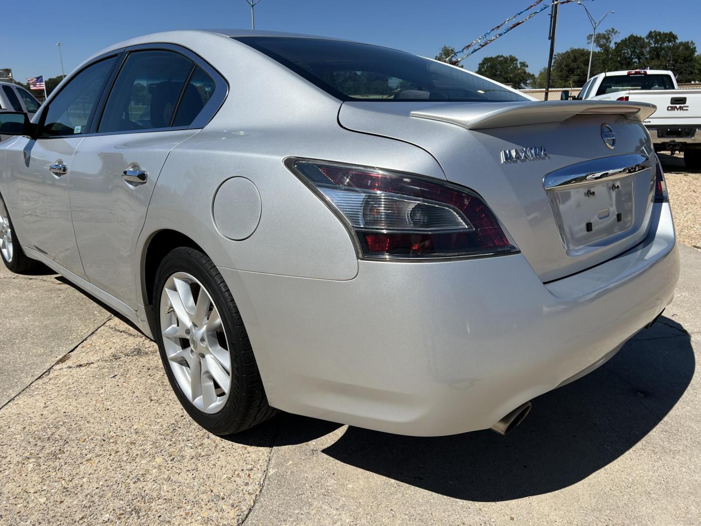 2014 Silver /Gray Nissan Maxima SV (1N4AA5AP2EC) with an 3.5L V6 DOHC 24V engine, Automatic transmission, located at 4520 Airline Hwy, Baton Rouge, LA, 70805, (225) 357-1497, 30.509325, -91.145432 - 2014 Nissan Maxima **No Accidents & Two Owners** 3.5 V6 Gas, 107K Miles, Automatic, Sunroof, Power Windows, Locks, Mirrors & Seat. FOR INFO PLEASE CONTACT JEFF AT 225-413-0981 CHECK OUT OUR A+ RATING WITH THE BETTER BUSINESS BUREAU WE HAVE BEEN A FAMILY OWNED AND OPERATED BUSINESS AT THE SAME LOCAT - Photo#7