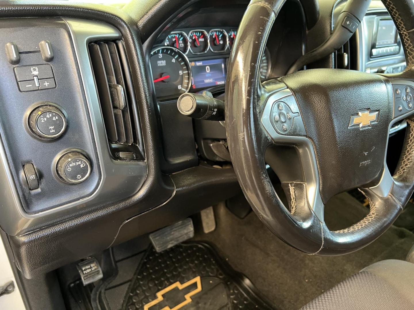 2015 White /Gray Chevrolet Silverado 2500HD LT (1GC2KVEG4FZ) with an 6.0L V8 engine, 6-Speed Automatic transmission, located at 4520 Airline Hwy, Baton Rouge, LA, 70805, (225) 357-1497, 30.509325, -91.145432 - 2015 Chevy 2500HD Double Cab LT 4X4 6.0 V8 Gas, 188K Miles, 6.5Ft Bed, Power Windows & Locks, New Tires, Tow Pkg. Has Some Minor Dent On Roof. FOR INFO PLEASE CONTACT JEFF AT 225-413-0981 CHECK OUT OUR A+ RATING WITH THE BETTER BUSINESS BUREAU WE HAVE BEEN A FAMILY OWNED AND OPERATED BUSINESS AT TH - Photo#13