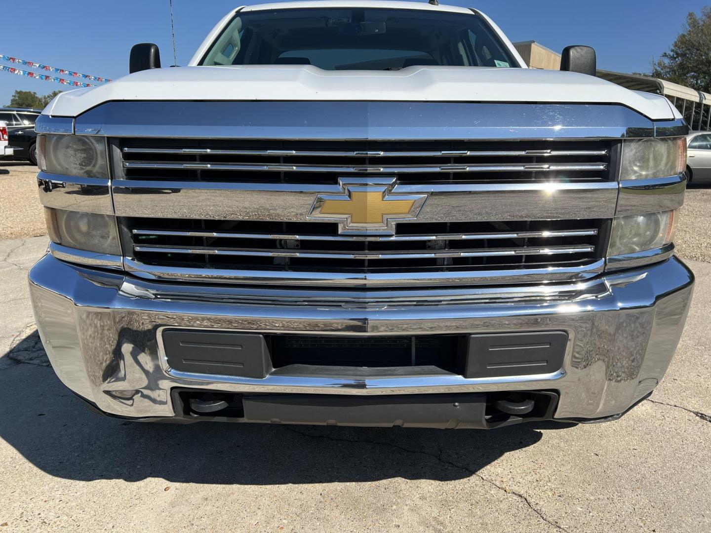 2015 White /Gray Chevrolet Silverado 2500HD LT (1GC2KVEG4FZ) with an 6.0L V8 engine, 6-Speed Automatic transmission, located at 4520 Airline Hwy, Baton Rouge, LA, 70805, (225) 357-1497, 30.509325, -91.145432 - 2015 Chevy 2500HD Double Cab LT 4X4 6.0 V8 Gas, 188K Miles, 6.5Ft Bed, Power Windows & Locks, New Tires, Tow Pkg. Has Some Minor Dent On Roof. FOR INFO PLEASE CONTACT JEFF AT 225-413-0981 CHECK OUT OUR A+ RATING WITH THE BETTER BUSINESS BUREAU WE HAVE BEEN A FAMILY OWNED AND OPERATED BUSINESS AT TH - Photo#2