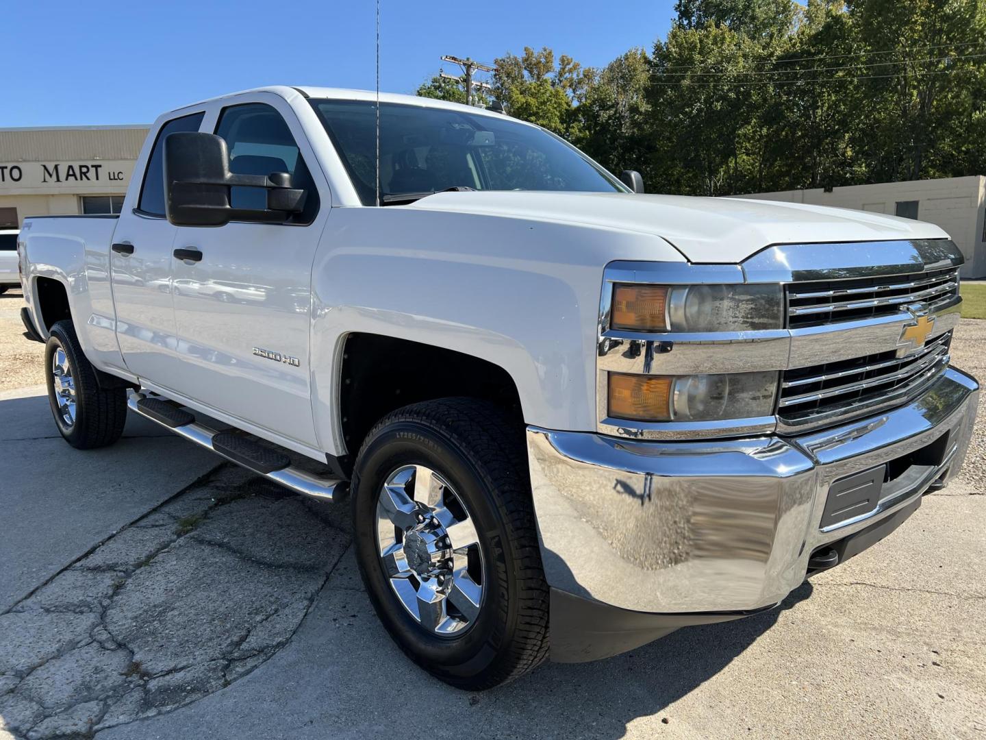 2015 White /Gray Chevrolet Silverado 2500HD LT (1GC2KVEG4FZ) with an 6.0L V8 engine, 6-Speed Automatic transmission, located at 4520 Airline Hwy, Baton Rouge, LA, 70805, (225) 357-1497, 30.509325, -91.145432 - 2015 Chevy 2500HD Double Cab LT 4X4 6.0 V8 Gas, 188K Miles, 6.5Ft Bed, Power Windows & Locks, New Tires, Tow Pkg. Has Some Minor Dent On Roof. FOR INFO PLEASE CONTACT JEFF AT 225-413-0981 CHECK OUT OUR A+ RATING WITH THE BETTER BUSINESS BUREAU WE HAVE BEEN A FAMILY OWNED AND OPERATED BUSINESS AT TH - Photo#3