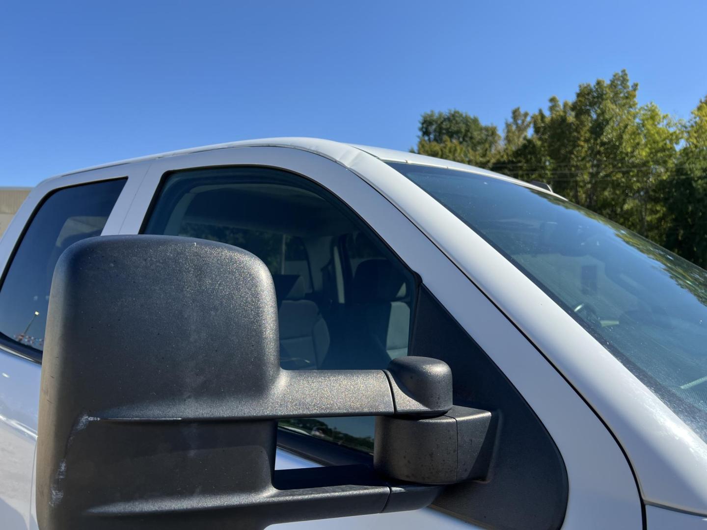 2015 White /Gray Chevrolet Silverado 2500HD LT (1GC2KVEG4FZ) with an 6.0L V8 engine, 6-Speed Automatic transmission, located at 4520 Airline Hwy, Baton Rouge, LA, 70805, (225) 357-1497, 30.509325, -91.145432 - 2015 Chevy 2500HD Double Cab LT 4X4 6.0 V8 Gas, 188K Miles, 6.5Ft Bed, Power Windows & Locks, New Tires, Tow Pkg. Has Some Minor Dent On Roof. FOR INFO PLEASE CONTACT JEFF AT 225-413-0981 CHECK OUT OUR A+ RATING WITH THE BETTER BUSINESS BUREAU WE HAVE BEEN A FAMILY OWNED AND OPERATED BUSINESS AT TH - Photo#8