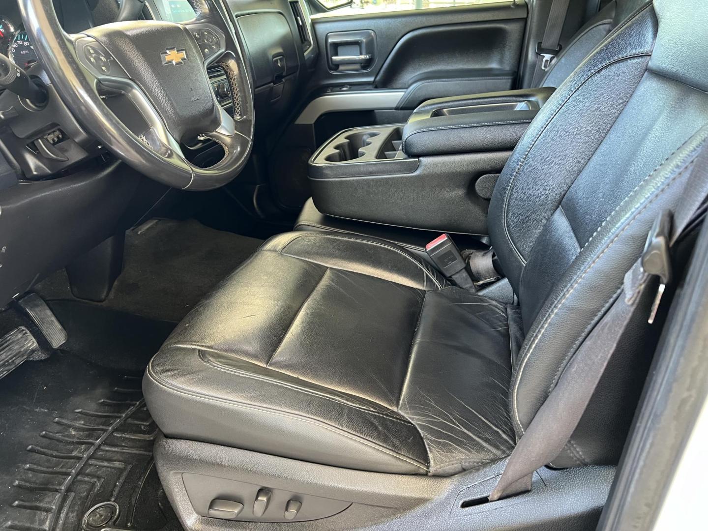 2015 White /Black Chevrolet Silverado 2500HD LT (1GC1KVEG4FF) with an 6.0L V8 engine, 6-Speed Automatic transmission, located at 4520 Airline Hwy, Baton Rouge, LA, 70805, (225) 357-1497, 30.509325, -91.145432 - 2015 Chevy 2500HD Crew Cab LT Z71 4X4 6.0 V8 Gas, 199K Miles, Heated Leather, Power Windows, Locks, Mirrors & Seat, Tow Pkg. FOR INFO PLEASE CONTACT JEFF AT 225-413-0981 CHECK OUT OUR A+ RATING WITH THE BETTER BUSINESS BUREAU WE HAVE BEEN A FAMILY OWNED AND OPERATED BUSINESS AT THE SAME LOCATION F - Photo#10