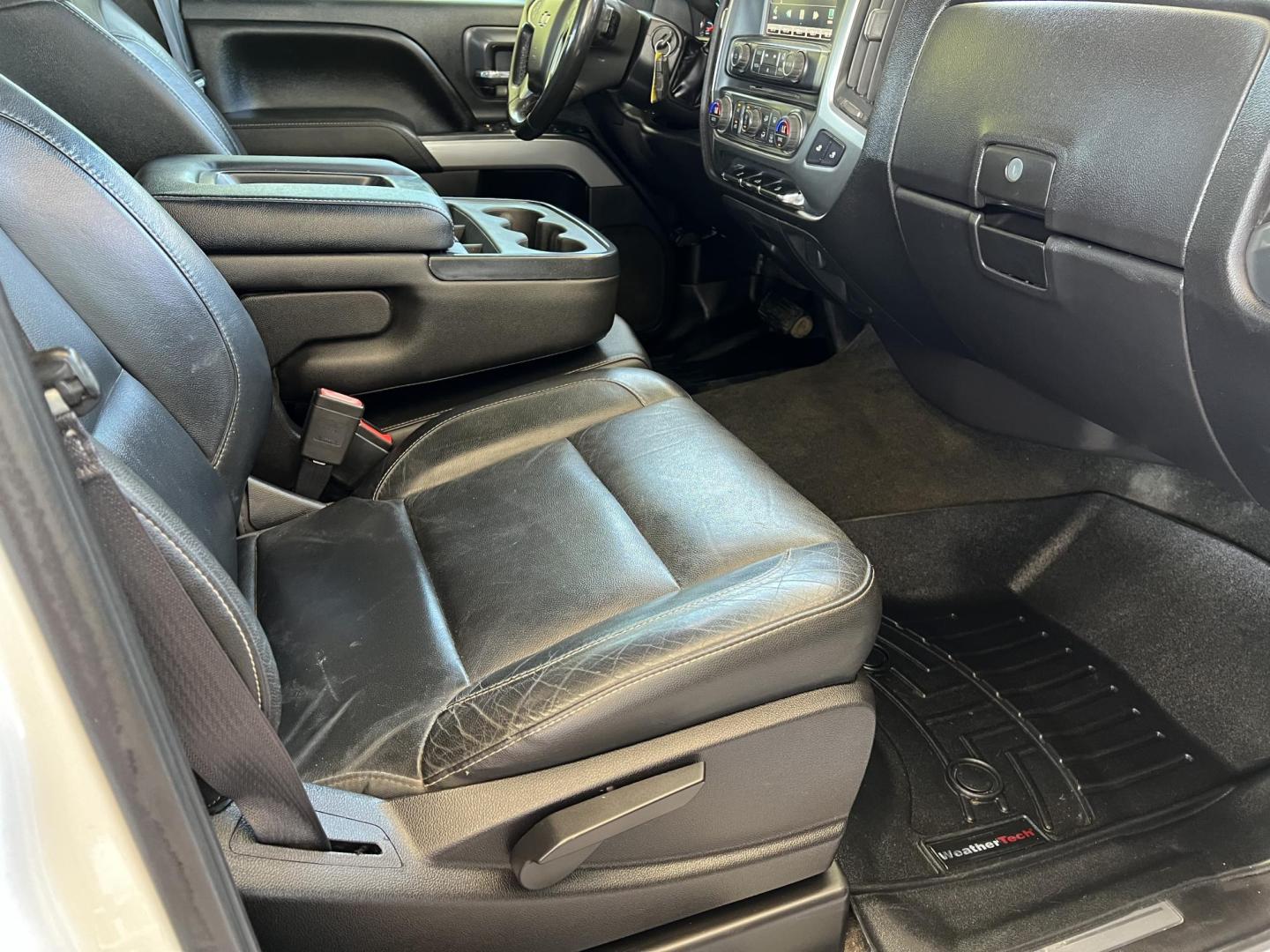 2015 White /Black Chevrolet Silverado 2500HD LT (1GC1KVEG4FF) with an 6.0L V8 engine, 6-Speed Automatic transmission, located at 4520 Airline Hwy, Baton Rouge, LA, 70805, (225) 357-1497, 30.509325, -91.145432 - 2015 Chevy 2500HD Crew Cab LT Z71 4X4 6.0 V8 Gas, 199K Miles, Heated Leather, Power Windows, Locks, Mirrors & Seat, Tow Pkg. FOR INFO PLEASE CONTACT JEFF AT 225-413-0981 CHECK OUT OUR A+ RATING WITH THE BETTER BUSINESS BUREAU WE HAVE BEEN A FAMILY OWNED AND OPERATED BUSINESS AT THE SAME LOCATION F - Photo#11