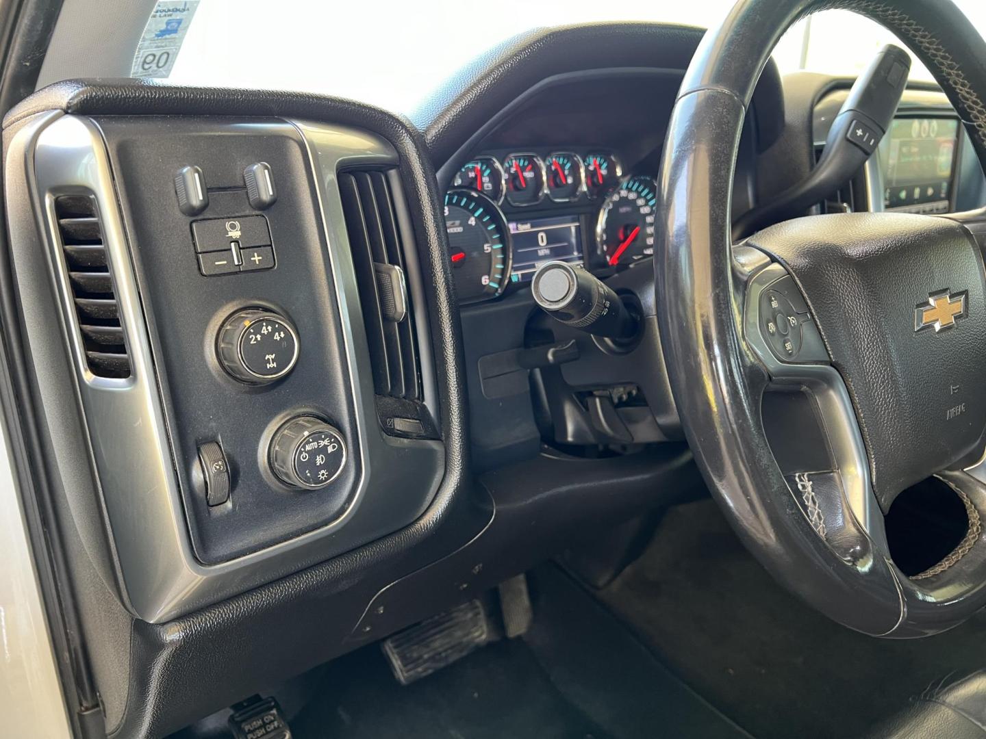 2015 White /Black Chevrolet Silverado 2500HD LT (1GC1KVEG4FF) with an 6.0L V8 engine, 6-Speed Automatic transmission, located at 4520 Airline Hwy, Baton Rouge, LA, 70805, (225) 357-1497, 30.509325, -91.145432 - 2015 Chevy 2500HD Crew Cab LT Z71 4X4 6.0 V8 Gas, 199K Miles, Heated Leather, Power Windows, Locks, Mirrors & Seat, Tow Pkg. FOR INFO PLEASE CONTACT JEFF AT 225-413-0981 CHECK OUT OUR A+ RATING WITH THE BETTER BUSINESS BUREAU WE HAVE BEEN A FAMILY OWNED AND OPERATED BUSINESS AT THE SAME LOCATION F - Photo#14