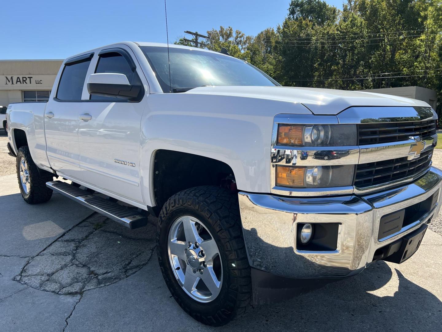 2015 White /Black Chevrolet Silverado 2500HD LT (1GC1KVEG4FF) with an 6.0L V8 engine, 6-Speed Automatic transmission, located at 4520 Airline Hwy, Baton Rouge, LA, 70805, (225) 357-1497, 30.509325, -91.145432 - 2015 Chevy 2500HD Crew Cab LT Z71 4X4 6.0 V8 Gas, 199K Miles, Heated Leather, Power Windows, Locks, Mirrors & Seat, Tow Pkg. FOR INFO PLEASE CONTACT JEFF AT 225-413-0981 CHECK OUT OUR A+ RATING WITH THE BETTER BUSINESS BUREAU WE HAVE BEEN A FAMILY OWNED AND OPERATED BUSINESS AT THE SAME LOCATION F - Photo#2