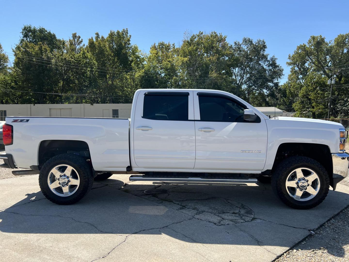 2015 White /Black Chevrolet Silverado 2500HD LT (1GC1KVEG4FF) with an 6.0L V8 engine, 6-Speed Automatic transmission, located at 4520 Airline Hwy, Baton Rouge, LA, 70805, (225) 357-1497, 30.509325, -91.145432 - 2015 Chevy 2500HD Crew Cab LT Z71 4X4 6.0 V8 Gas, 199K Miles, Heated Leather, Power Windows, Locks, Mirrors & Seat, Tow Pkg. FOR INFO PLEASE CONTACT JEFF AT 225-413-0981 CHECK OUT OUR A+ RATING WITH THE BETTER BUSINESS BUREAU WE HAVE BEEN A FAMILY OWNED AND OPERATED BUSINESS AT THE SAME LOCATION F - Photo#4