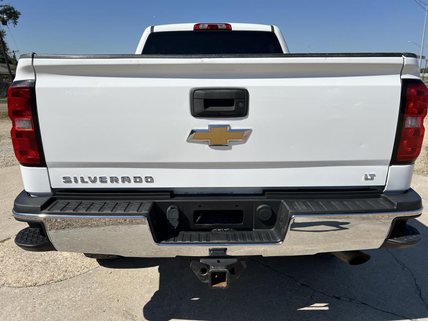 2015 White /Black Chevrolet Silverado 2500HD LT (1GC1KVEG4FF) with an 6.0L V8 engine, 6-Speed Automatic transmission, located at 4520 Airline Hwy, Baton Rouge, LA, 70805, (225) 357-1497, 30.509325, -91.145432 - 2015 Chevy 2500HD Crew Cab LT Z71 4X4 6.0 V8 Gas, 199K Miles, Heated Leather, Power Windows, Locks, Mirrors & Seat, Tow Pkg. FOR INFO PLEASE CONTACT JEFF AT 225-413-0981 CHECK OUT OUR A+ RATING WITH THE BETTER BUSINESS BUREAU WE HAVE BEEN A FAMILY OWNED AND OPERATED BUSINESS AT THE SAME LOCATION F - Photo#6