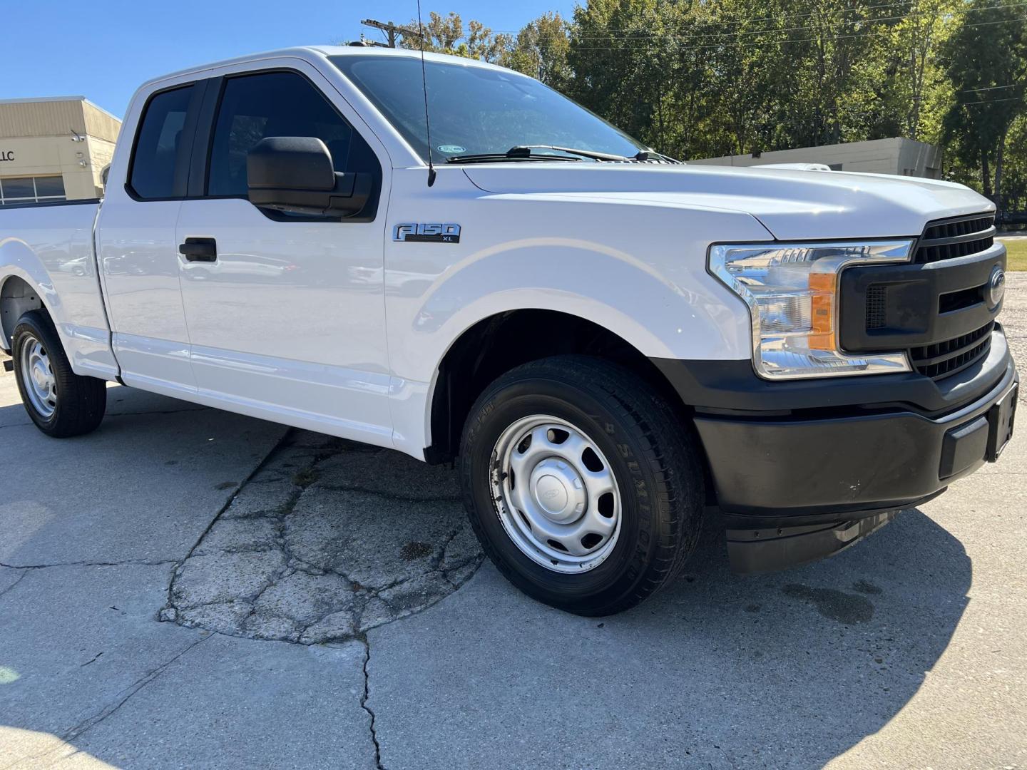 2019 White /Grey Ford F-150 XL (1FTEX1CB1KK) with an 3.3L V6 DOHC 24V engine, Automatic transmission, located at 4520 Airline Hwy, Baton Rouge, LA, 70805, (225) 357-1497, 30.509325, -91.145432 - 2019 Ford F150 SuperCab XL 3.3 V6 Gas, 133K Miles, NO ACCIDENTS, Cold A/C, Power Windows & Locks, Spray In Bedliner, Tow Pkg. FOR INFO PLEASE CONTACT JEFF AT 225-413-0981 CHECK OUT OUR A+ RATING WITH THE BETTER BUSINESS BUREAU WE HAVE BEEN A FAMILY OWNED AND OPERATED BUSINESS AT THE SAME LOCATION FO - Photo#3