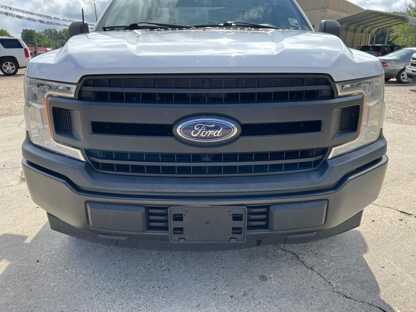 2019 White /Grey Ford F-150 XL (1FTEX1CB1KK) with an 3.3L V6 DOHC 24V engine, Automatic transmission, located at 4520 Airline Hwy, Baton Rouge, LA, 70805, (225) 357-1497, 30.509325, -91.145432 - 2019 Ford F150 SuperCab XL 3.3 V6 Gas, 137K Miles, NO ACCIDENTS, Cold A/C, Power Windows & Locks, Spray In Bedliner, Tow Pkg. FOR INFO PLEASE CONTACT JEFF AT 225-413-0981 CHECK OUT OUR A+ RATING WITH THE BETTER BUSINESS BUREAU WE HAVE BEEN A FAMILY OWNED AND OPERATED BUSINESS AT THE SAME LOCATION FO - Photo#2