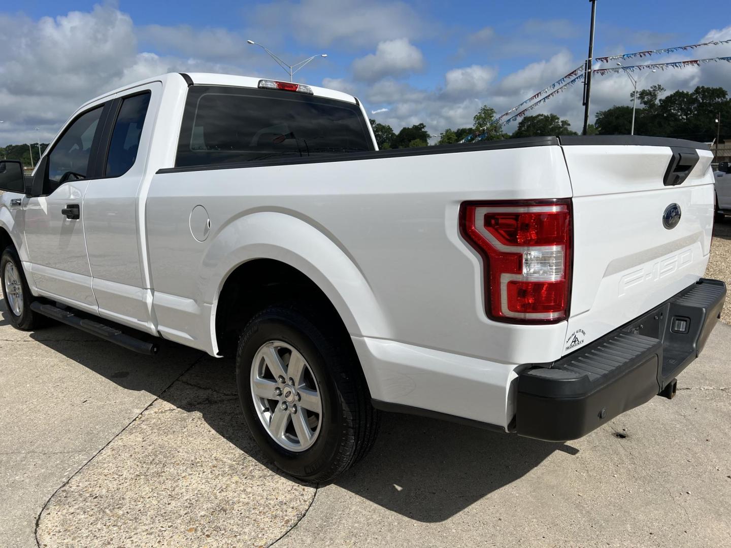 2019 White /Grey Ford F-150 XL (1FTEX1CB1KK) with an 3.3L V6 DOHC 24V engine, Automatic transmission, located at 4520 Airline Hwy, Baton Rouge, LA, 70805, (225) 357-1497, 30.509325, -91.145432 - 2019 Ford F150 SuperCab XL 3.3 V6 Gas, 137K Miles, NO ACCIDENTS, Cold A/C, Power Windows & Locks, Spray In Bedliner, Tow Pkg. FOR INFO PLEASE CONTACT JEFF AT 225-413-0981 CHECK OUT OUR A+ RATING WITH THE BETTER BUSINESS BUREAU WE HAVE BEEN A FAMILY OWNED AND OPERATED BUSINESS AT THE SAME LOCATION FO - Photo#7