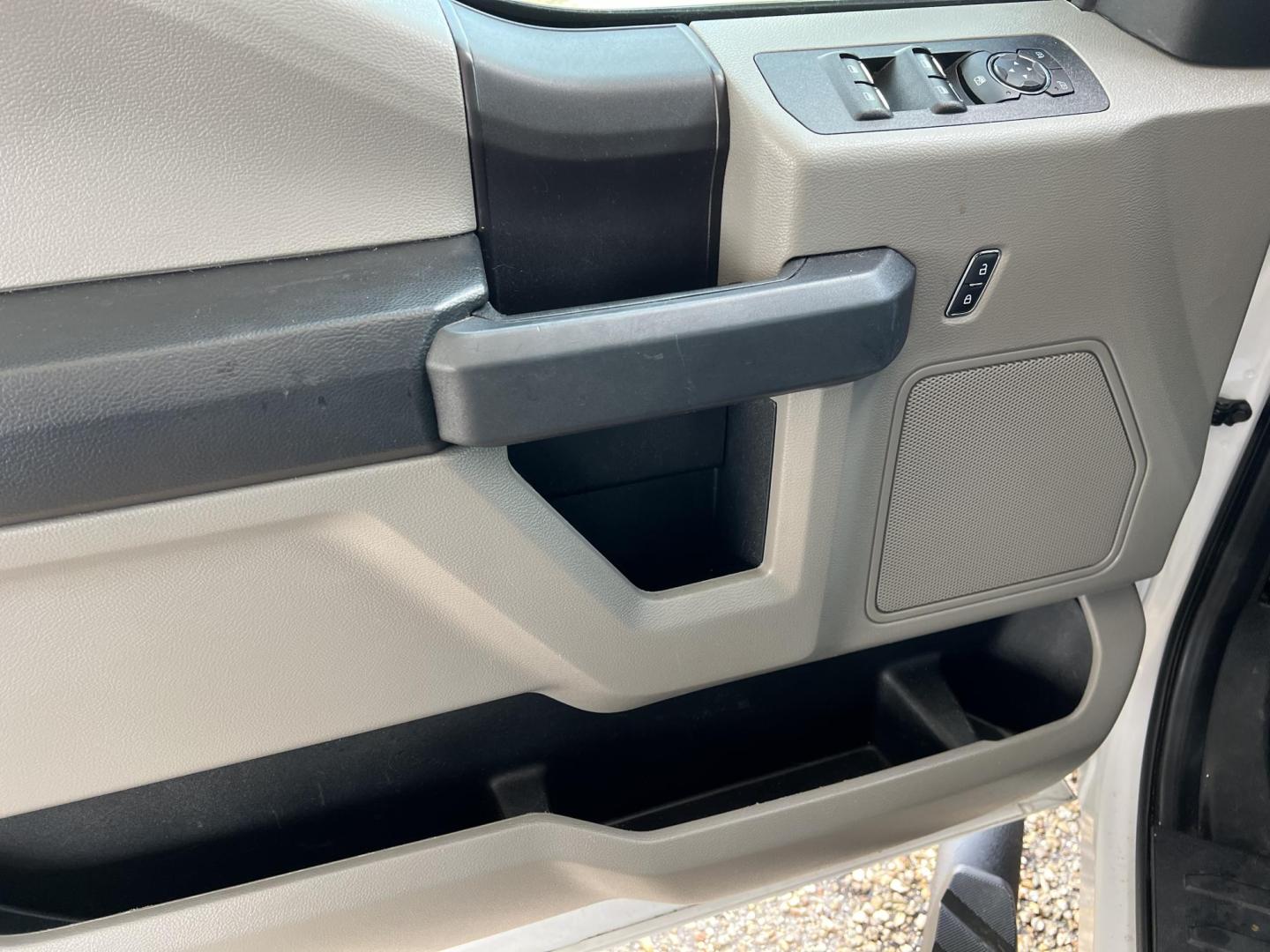 2019 White /Grey Ford F-150 XL (1FTEX1CB1KK) with an 3.3L V6 DOHC 24V engine, Automatic transmission, located at 4520 Airline Hwy, Baton Rouge, LA, 70805, (225) 357-1497, 30.509325, -91.145432 - 2019 Ford F150 SuperCab XL 3.3 V6 Gas, 137K Miles, NO ACCIDENTS, Cold A/C, Power Windows & Locks, Spray In Bedliner, Tow Pkg. FOR INFO PLEASE CONTACT JEFF AT 225-413-0981 CHECK OUT OUR A+ RATING WITH THE BETTER BUSINESS BUREAU WE HAVE BEEN A FAMILY OWNED AND OPERATED BUSINESS AT THE SAME LOCATION FO - Photo#13