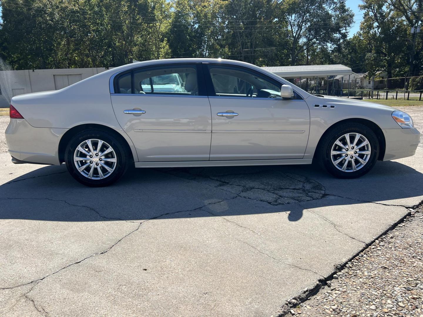 2011 Tan /Tan Buick Lucerne CX (1G4HA5EM5BU) with an 3.9L V6 OHV 12V engine, 4-Speed Automatic transmission, located at 4520 Airline Hwy, Baton Rouge, LA, 70805, (225) 357-1497, 30.509325, -91.145432 - 2011 Buick Lucerne 3.9 V6 Gas, 121K Miles, Automatic, Cold A/C, Power Windows, Locks & Mirrors. FOR INFO PLEASE CONTACT JEFF AT 225-413-0981 CHECK OUT OUR A+ RATING WITH THE BETTER BUSINESS BUREAU WE HAVE BEEN A FAMILY OWNED AND OPERATED BUSINESS AT THE SAME LOCATION FOR OVER 45 YEARS. WE STRIVE TO - Photo#4