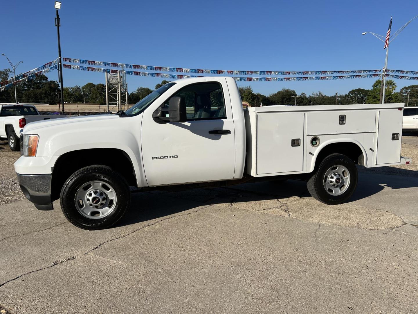 2013 White /Gray GMC Sierra 2500HD Work Truck (1GD01ZCG4DF) with an 6.0L V8 engine, 6-Speed Automatic transmission, located at 4520 Airline Hwy, Baton Rouge, LA, 70805, (225) 357-1497, 30.509325, -91.145432 - 2013 GMC Sierra 2500HD Reg Cab 2WD ***ONE OWNER & NO ACCIDENTS*** 6.0 V8 Gas, 187K Miles, Knapheide Service Bed, Tow Pkg. FOR INFO PLEASE CONTACT JEFF AT 225-413-0981 CHECK OUT OUR A+ RATING WITH THE BETTER BUSINESS BUREAU WE HAVE BEEN A FAMILY OWNED AND OPERATED BUSINESS AT THE SAME LOCATION FOR OV - Photo#1