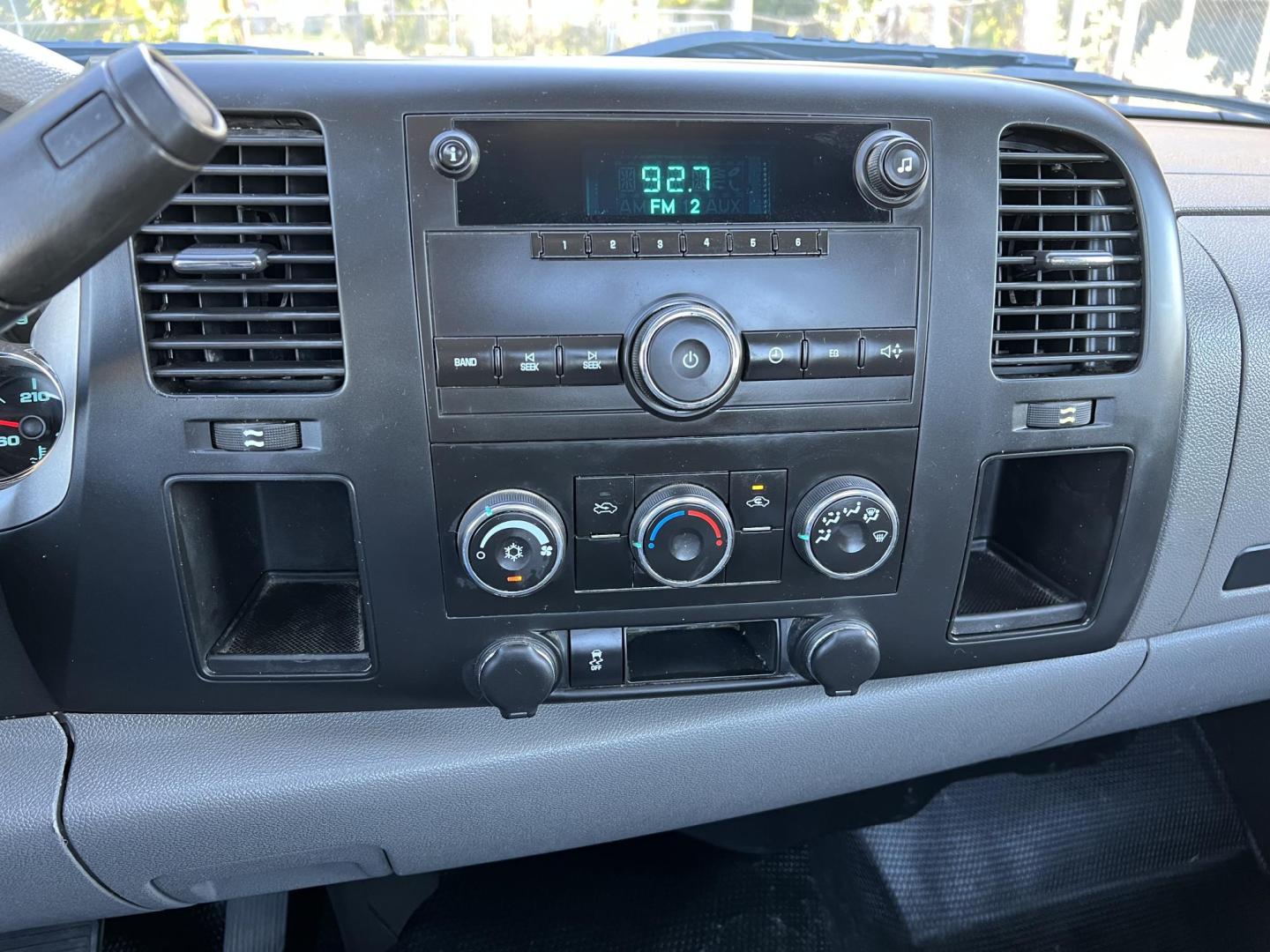 2013 White /Gray GMC Sierra 2500HD Work Truck (1GD01ZCG4DF) with an 6.0L V8 engine, 6-Speed Automatic transmission, located at 4520 Airline Hwy, Baton Rouge, LA, 70805, (225) 357-1497, 30.509325, -91.145432 - 2013 GMC Sierra 2500HD Reg Cab 2WD ***ONE OWNER & NO ACCIDENTS*** 6.0 V8 Gas, 187K Miles, Knapheide Service Bed, Tow Pkg. FOR INFO PLEASE CONTACT JEFF AT 225-413-0981 CHECK OUT OUR A+ RATING WITH THE BETTER BUSINESS BUREAU WE HAVE BEEN A FAMILY OWNED AND OPERATED BUSINESS AT THE SAME LOCATION FOR OV - Photo#13