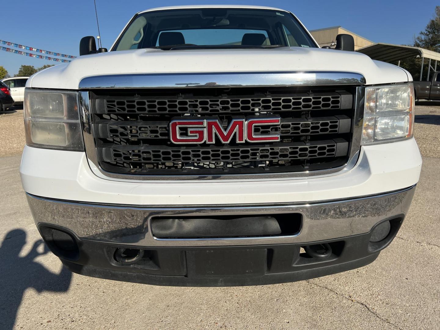 2013 White /Gray GMC Sierra 2500HD Work Truck (1GD01ZCG4DF) with an 6.0L V8 engine, 6-Speed Automatic transmission, located at 4520 Airline Hwy, Baton Rouge, LA, 70805, (225) 357-1497, 30.509325, -91.145432 - 2013 GMC Sierra 2500HD Reg Cab 2WD ***ONE OWNER & NO ACCIDENTS*** 6.0 V8 Gas, 187K Miles, Knapheide Service Bed, Tow Pkg. FOR INFO PLEASE CONTACT JEFF AT 225-413-0981 CHECK OUT OUR A+ RATING WITH THE BETTER BUSINESS BUREAU WE HAVE BEEN A FAMILY OWNED AND OPERATED BUSINESS AT THE SAME LOCATION FOR OV - Photo#2