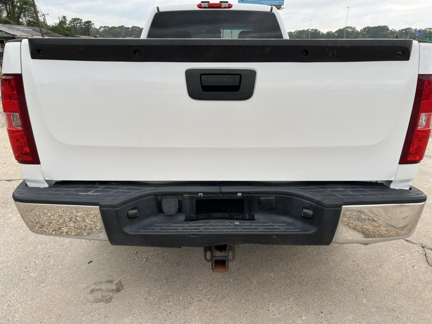 2008 White /Gray Chevrolet Silverado 1500 Work Truck (1GCEC190X8E) with an 5.3L V8 OHV 16V FFV engine, 4-Speed Automatic Overdrive transmission, located at 4520 Airline Hwy, Baton Rouge, LA, 70805, (225) 357-1497, 30.509325, -91.145432 - 2008 Chevy Silverado 1500 Ext Cab 8Ft Bed, 5.3 V8 Gas, 212K Miles, Cold A/C, Spray In Bedliner, Tow Pkg. FOR INFO PLEASE CONTACT JEFF AT 225-413-0981 CHECK OUT OUR A+ RATING WITH THE BETTER BUSINESS BUREAU WE HAVE BEEN A FAMILY OWNED AND OPERATED BUSINESS AT THE SAME LOCATION FOR OVER 45 YEARS. WE - Photo#6