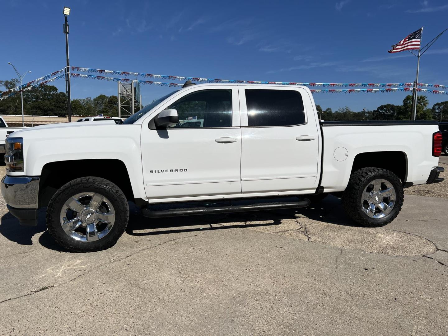 2017 White /Gray Chevrolet Silverado 1500 LT (3GCUKREC3HG) with an 5.3L V8 OHV 16V engine, 6-Speed Automatic transmission, located at 4520 Airline Hwy, Baton Rouge, LA, 70805, (225) 357-1497, 30.509325, -91.145432 - 2017 Chevy Silverado Crew Cab LT 4WD 5.3 V8 Gas, 172K Miles, Cloth Seats, Power Windows, Locks & Mirrors, Rear Camera, Cold A/C, Tow Pkg. FOR INFO PLEASE CONTACT JEFF AT 225-413-0981 CHECK OUT OUR A+ RATING WITH THE BETTER BUSINESS BUREAU WE HAVE BEEN A FAMILY OWNED AND OPERATED BUSINESS AT THE SAME - Photo#1